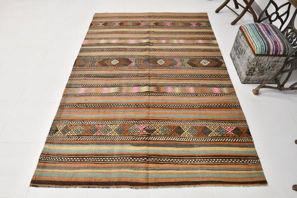 Vintage Kilim Anatolian 5’3’’ x 7’10’’ ft