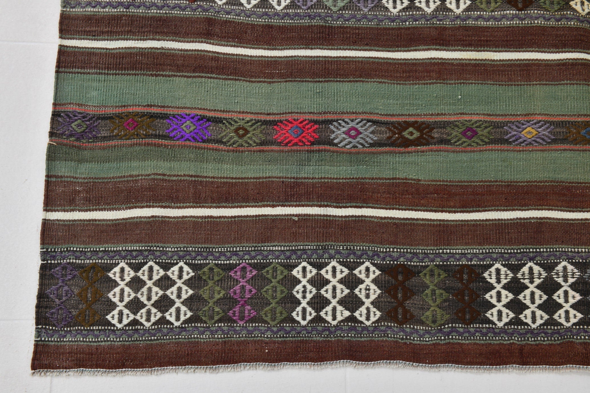 Vintage Kilim Anatolian 5’3’’ x 8’8’’ ft