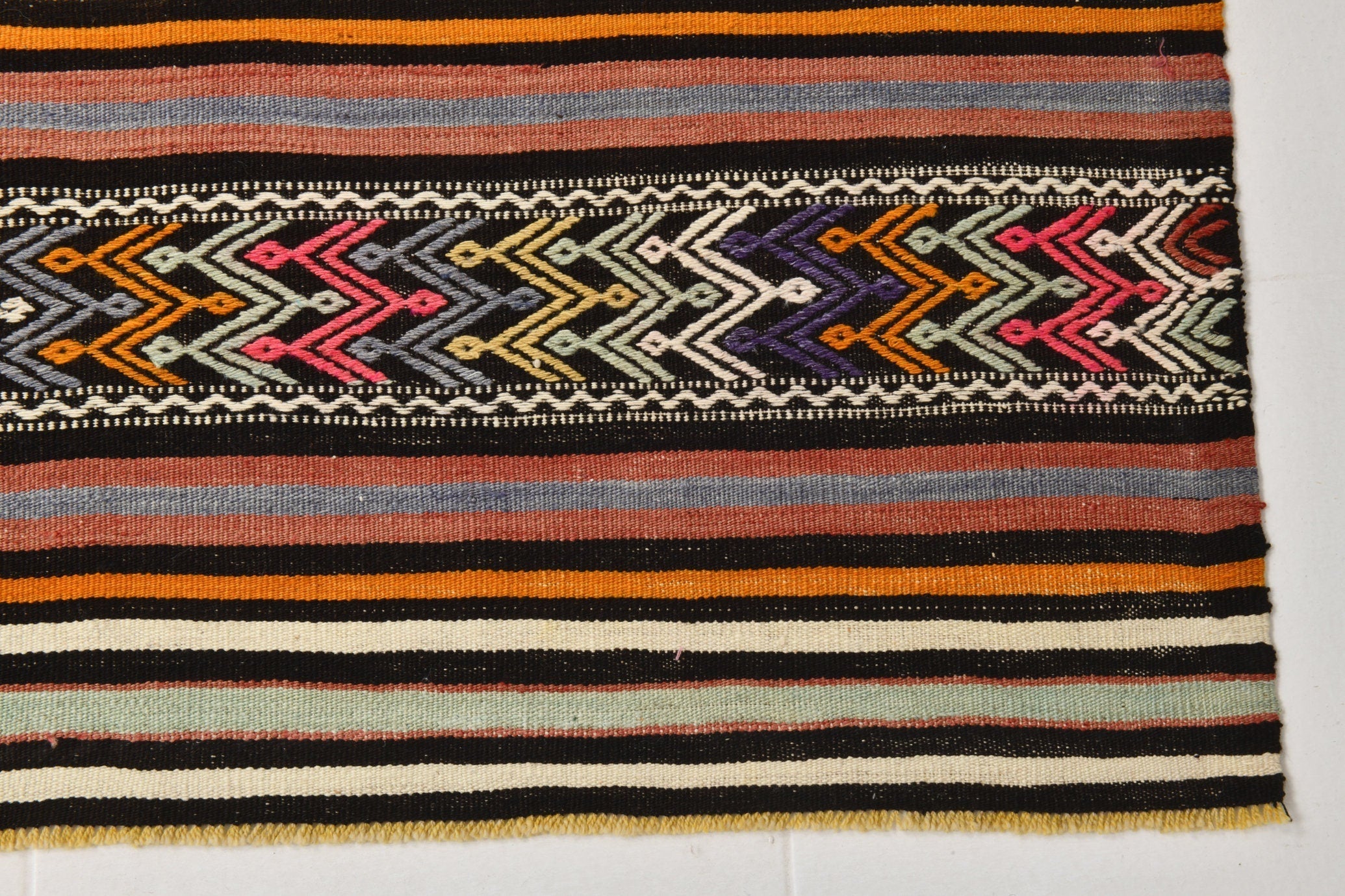 Vintage Kilim Anatolian 5’4’’ x 7’11’’ ft