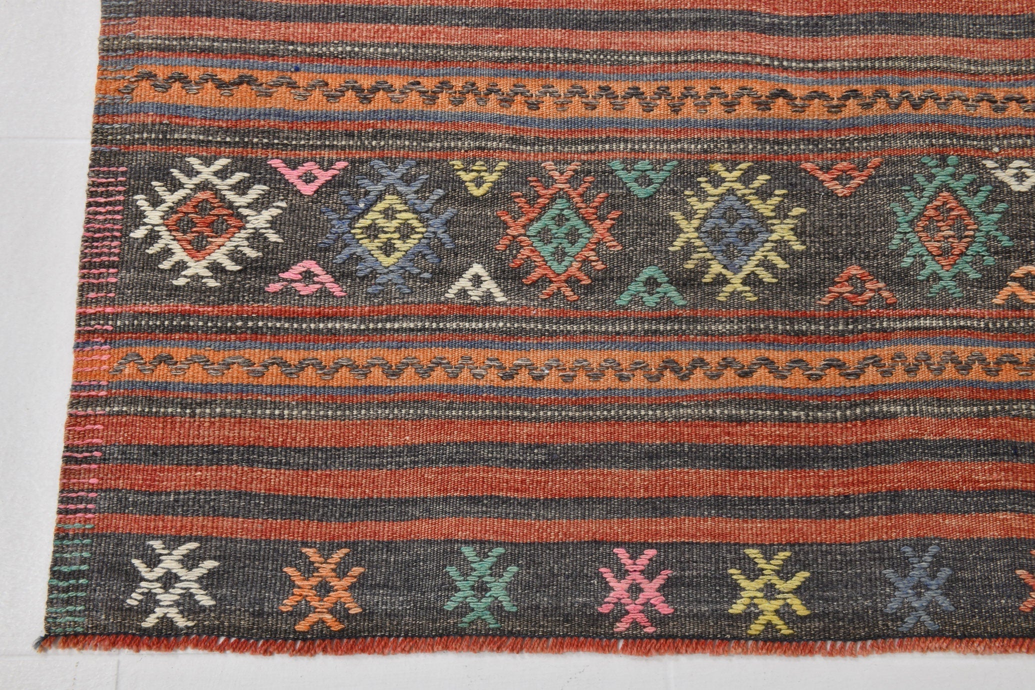 Vintage Kilim Anatolian 5’4’’ x 8’2’’ ft