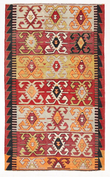 Vintage Kilim Anatolian 5’5’’ x 8’11’’ ft