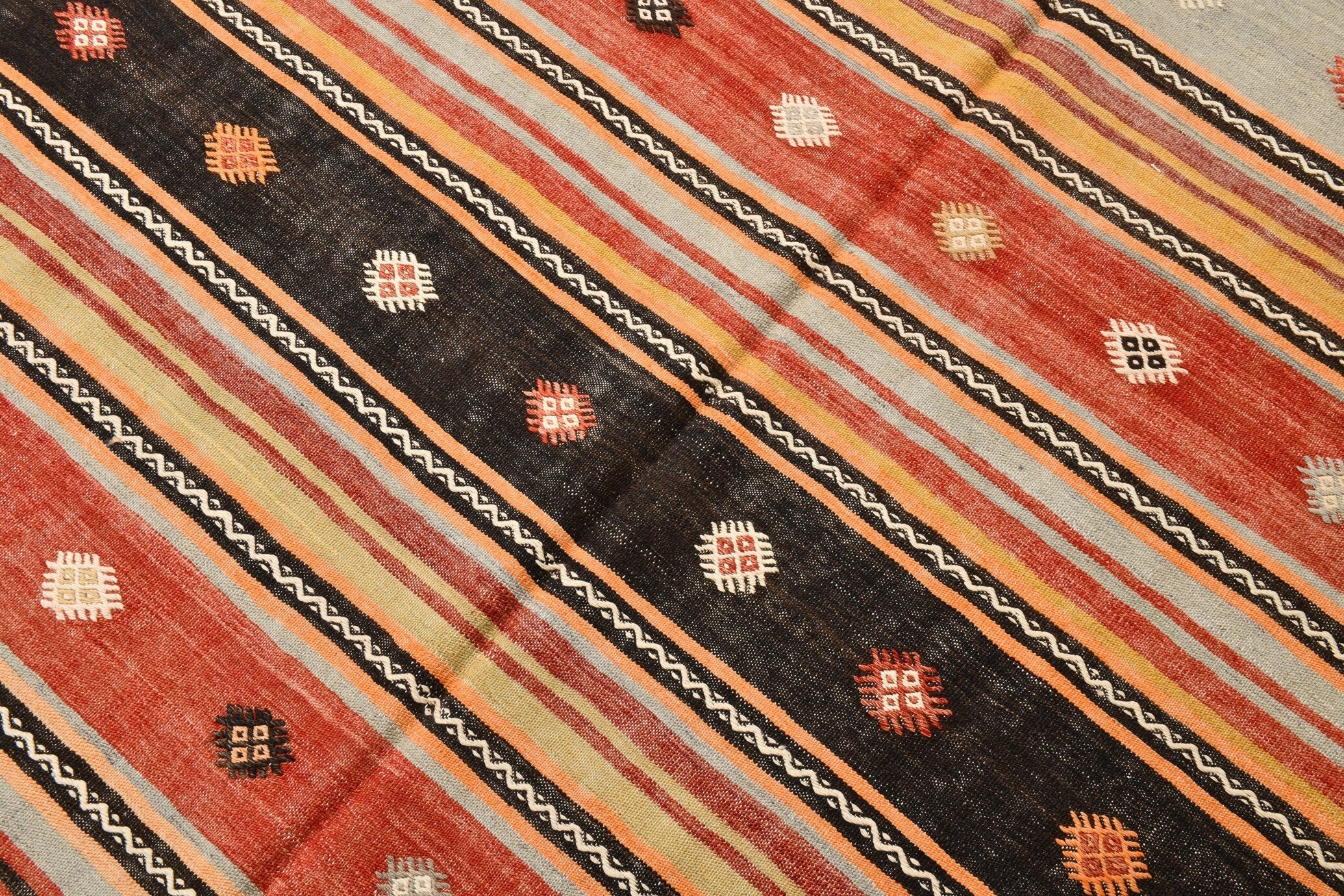 Vintage Kilim Anatolian 5’5’’ x 8’11’’ ft