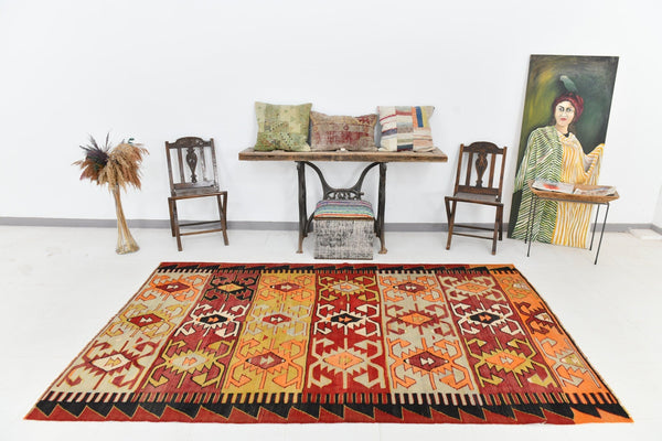 Vintage Kilim Anatolian 5’5’’ x 8’11’’ ft
