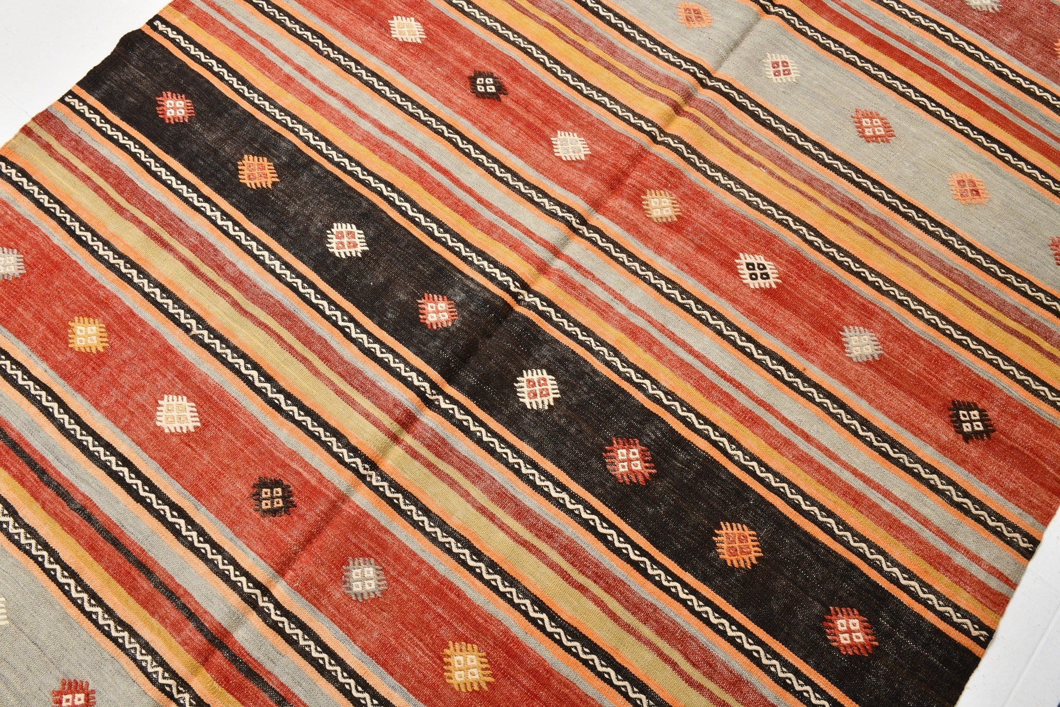 Vintage Kilim Anatolian 5’5’’ x 8’11’’ ft