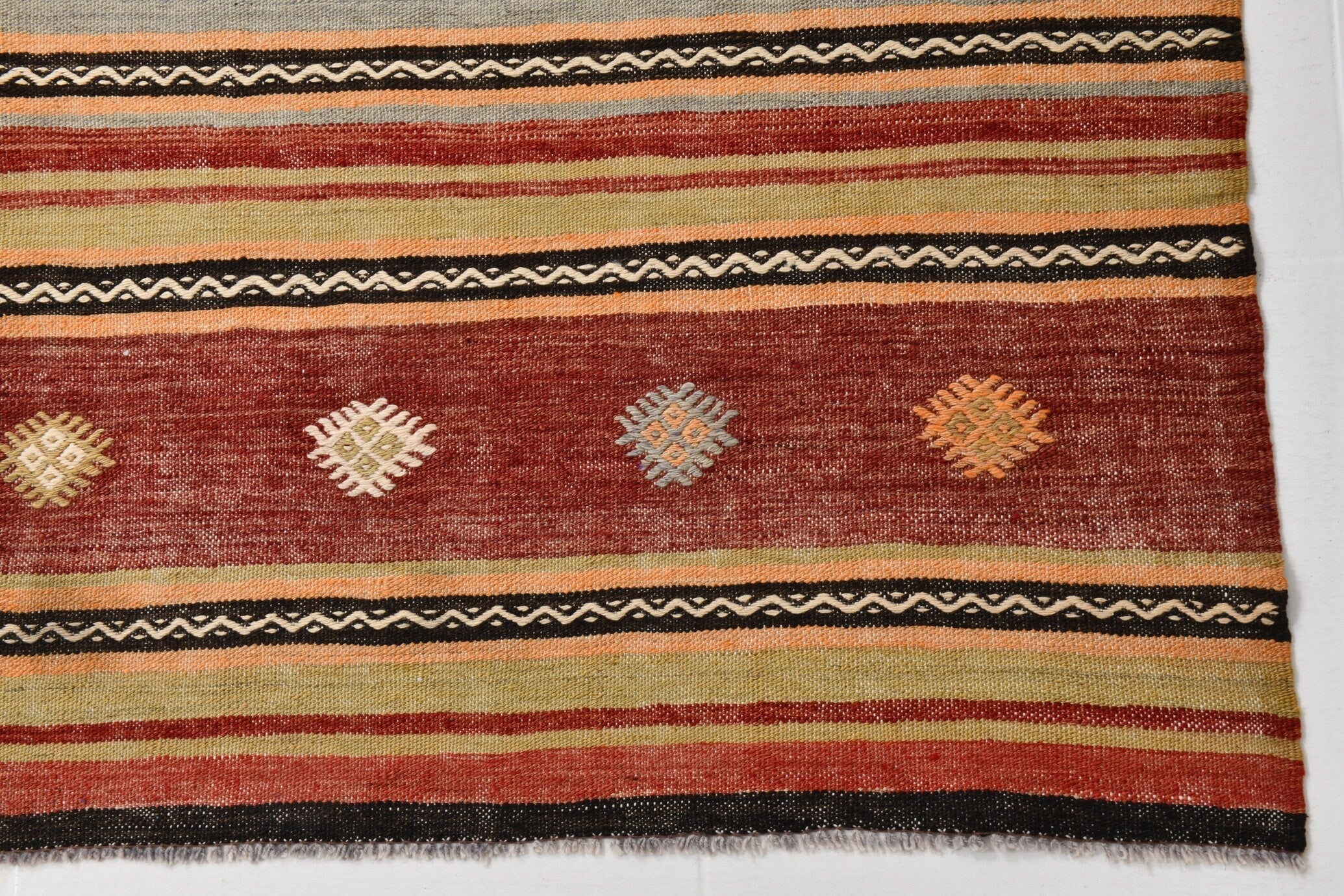 Vintage Kilim Anatolian 5’5’’ x 8’11’’ ft