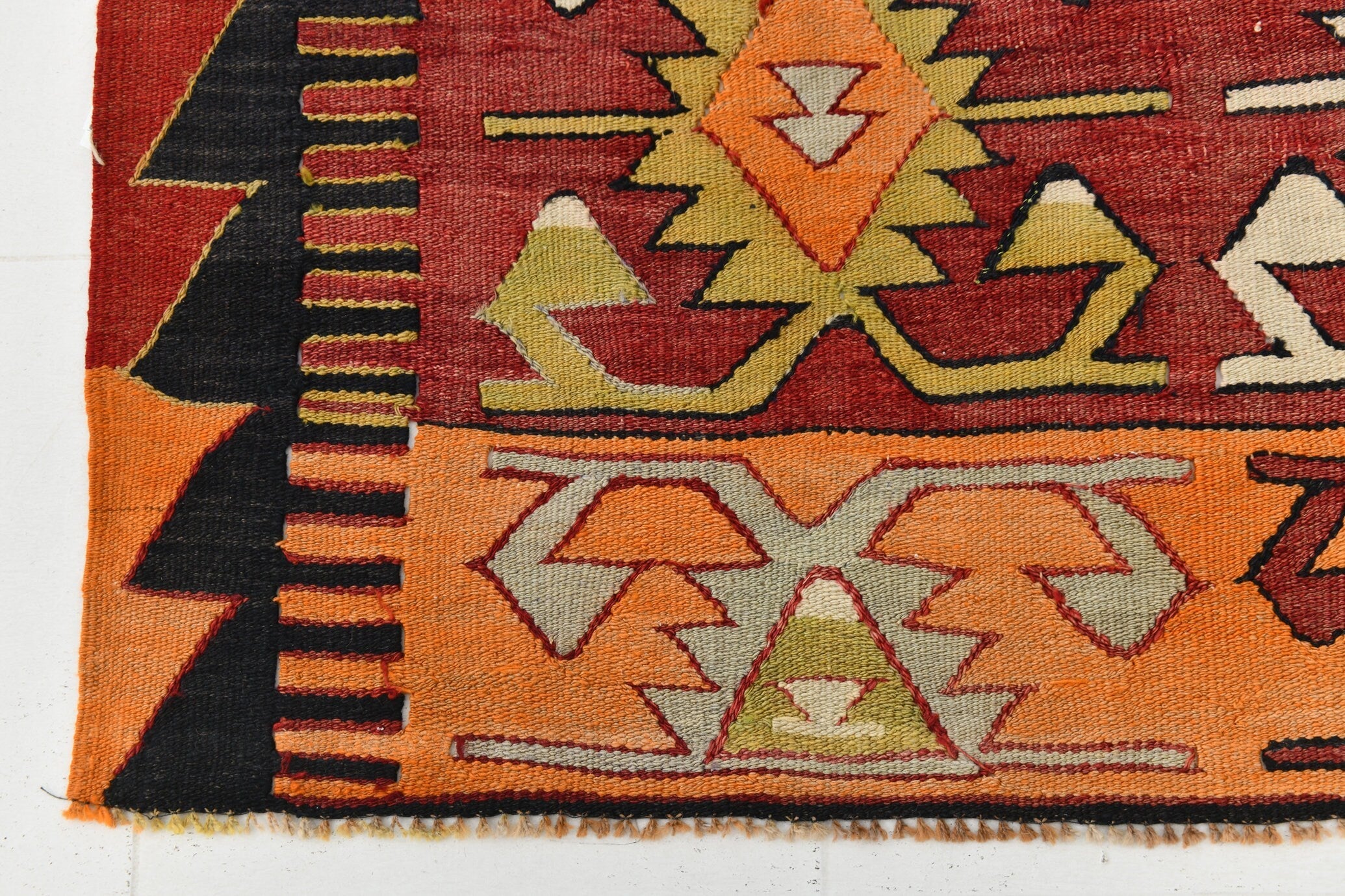 Vintage Kilim Anatolian 5’5’’ x 8’11’’ ft