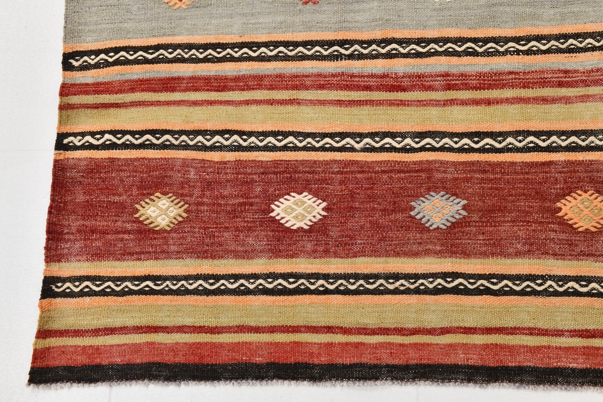 Vintage Kilim Anatolian 5’5’’ x 8’11’’ ft
