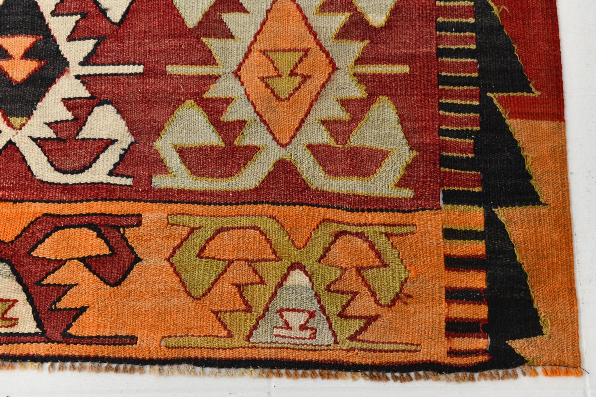 Vintage Kilim Anatolian 5’5’’ x 8’11’’ ft