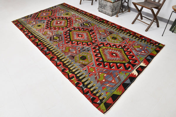 Vintage Kilim Anatolian 5’6’’ x 10’5’’ ft
