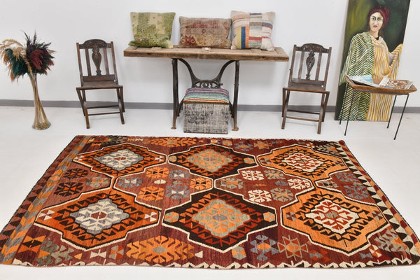 Vintage Kilim Anatolian 5’6’’ x 8’10’’ ft