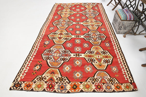 Vintage Kilim Anatolian 5’7’’ x 10’5’’ ft