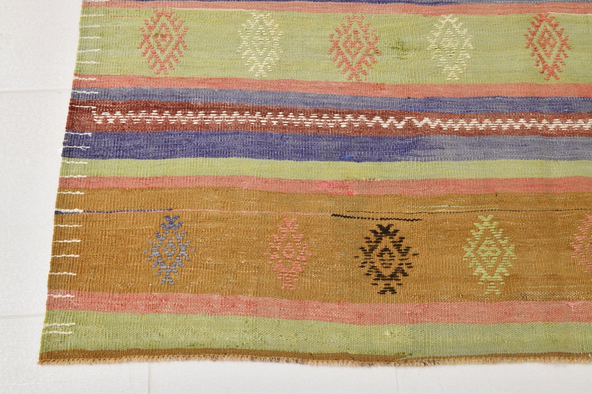 Vintage Kilim Anatolian 5’8’’ x 9’3’’ ft