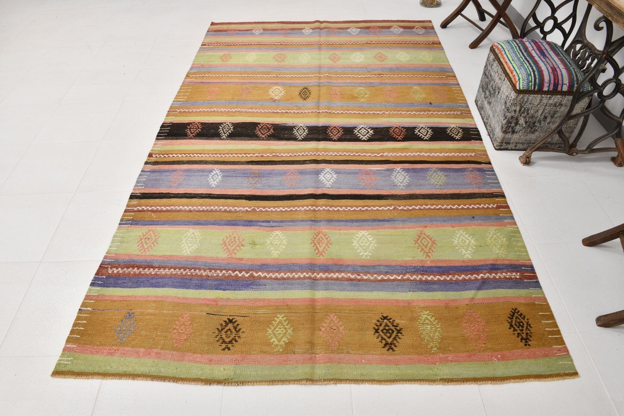 Vintage Kilim Anatolian 5’8’’ x 9’3’’ ft