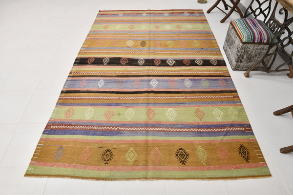 Vintage Kilim Anatolian 5’8’’ x 9’3’’ ft