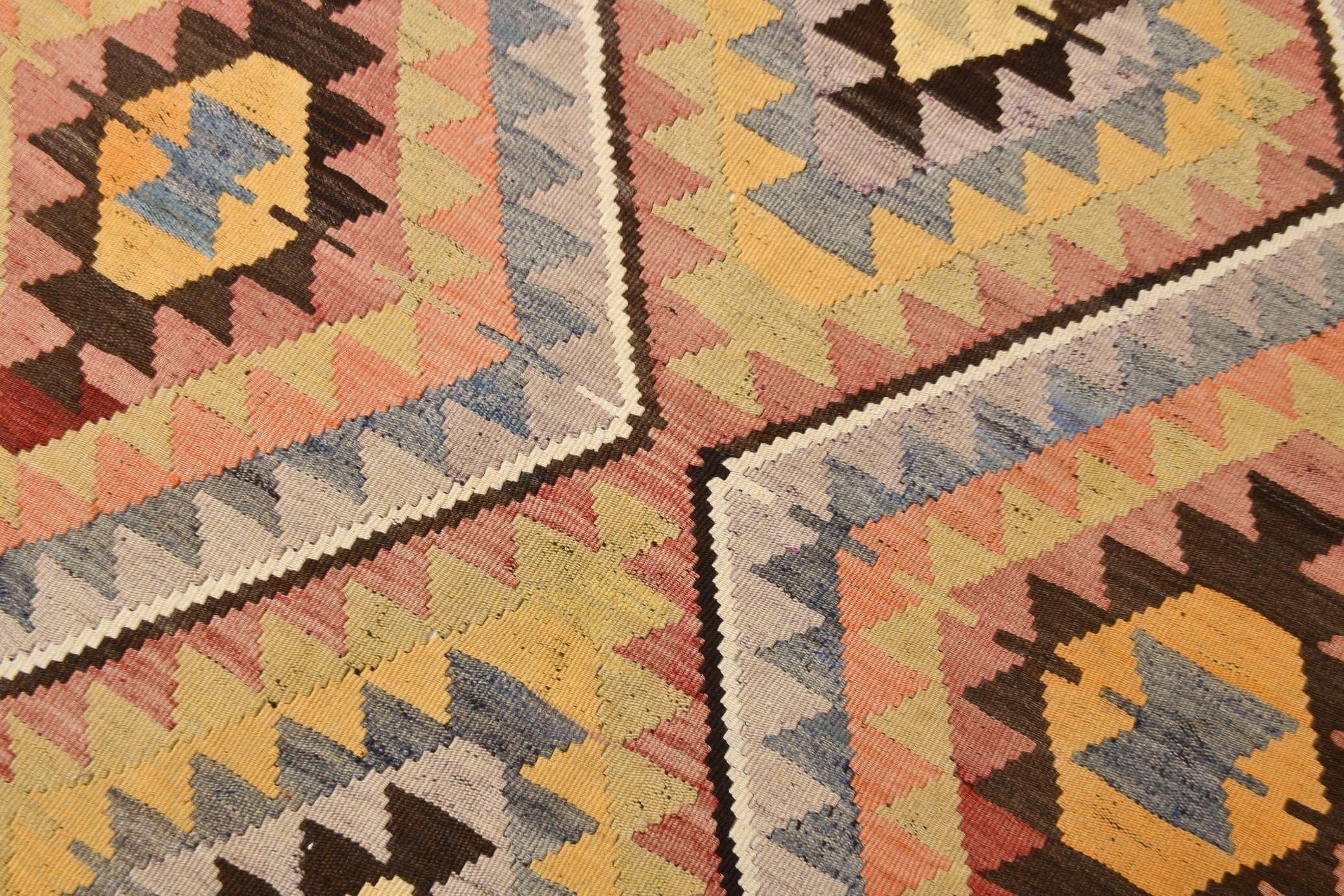 Vintage Kilim Anatolian 5’9’’ x 9’11’’ ft