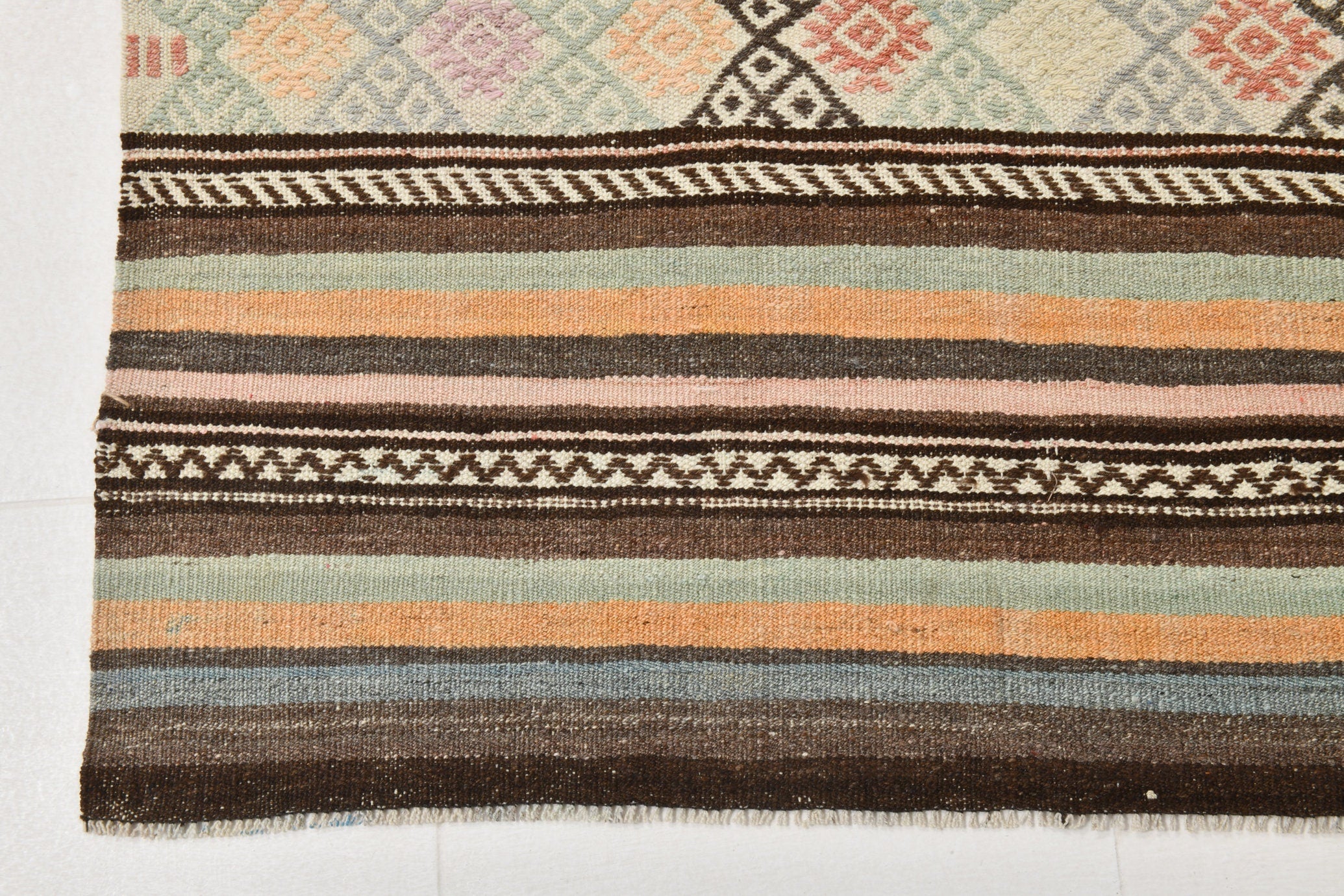 Vintage Kilim Anatolian 5’9’’ x 9’7’’ ft