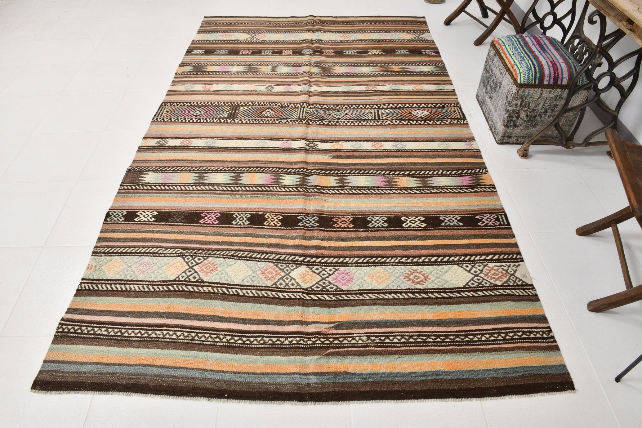 Vintage Kilim Anatolian 5’9’’ x 9’7’’ ft