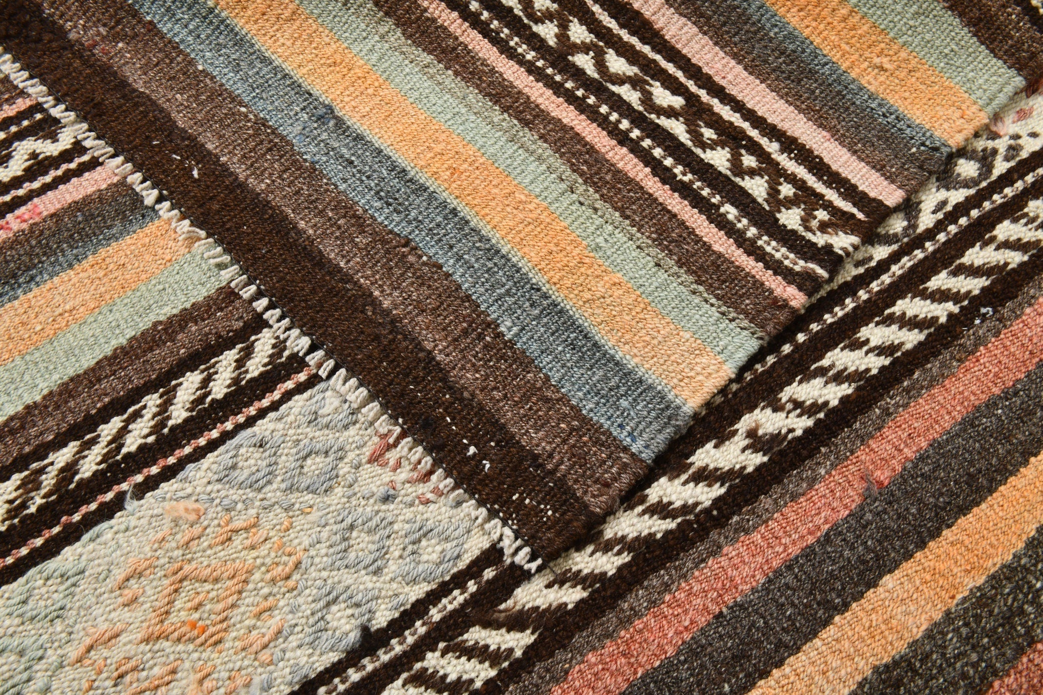 Vintage Kilim Anatolian 5’9’’ x 9’7’’ ft