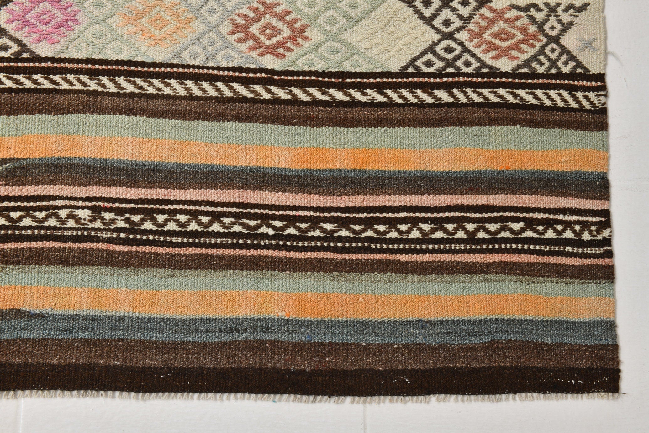 Vintage Kilim Anatolian 5’9’’ x 9’7’’ ft