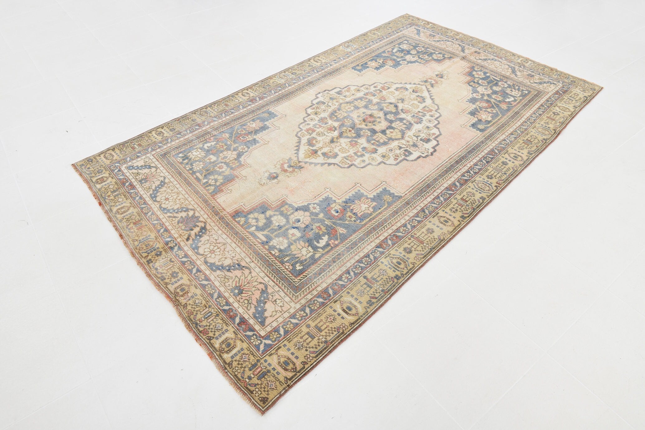 Vintage Rug Kars 4’11’’ x 8’8’’ ft