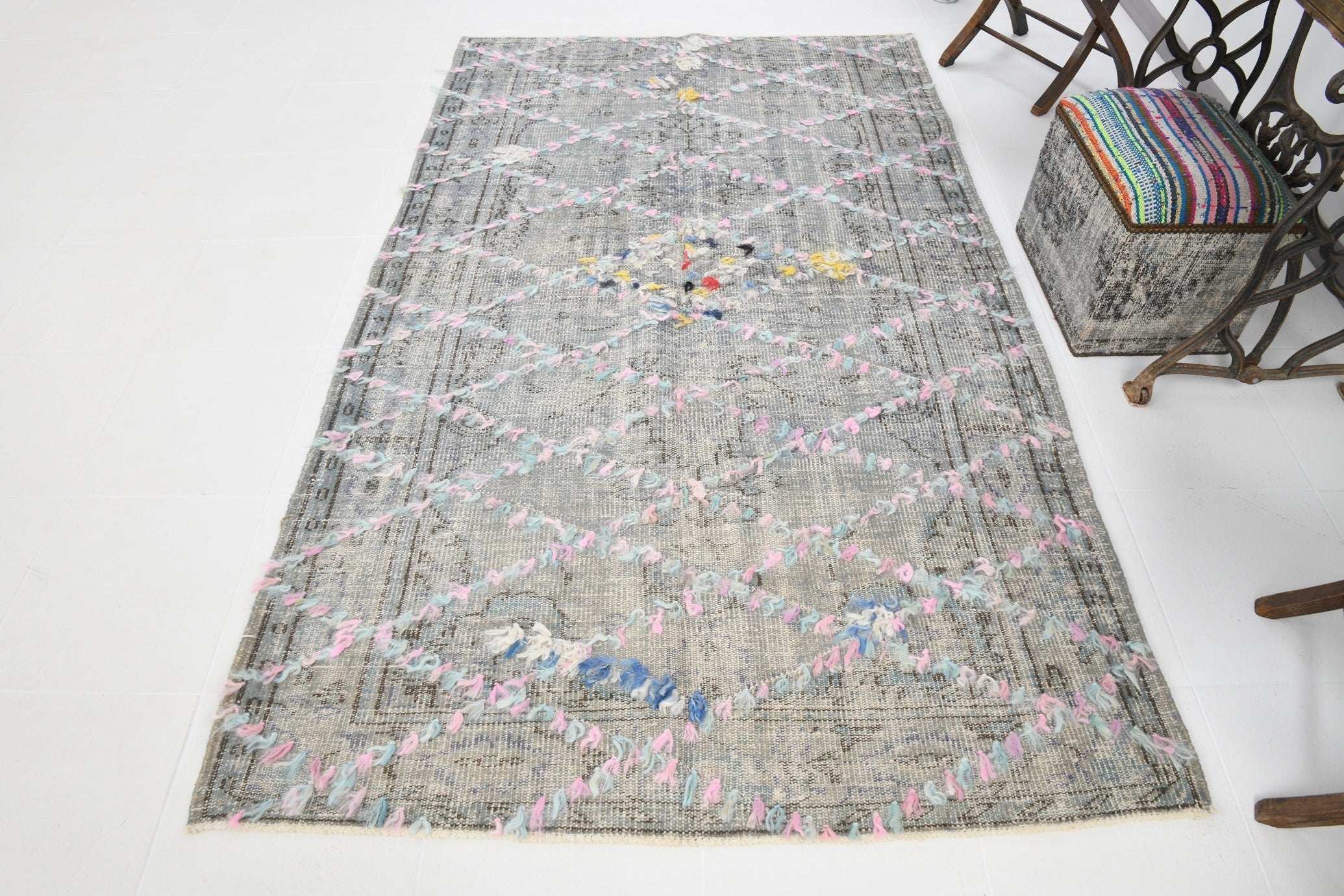 Vintage Rug Pompom 5'1" x 8'3" ft