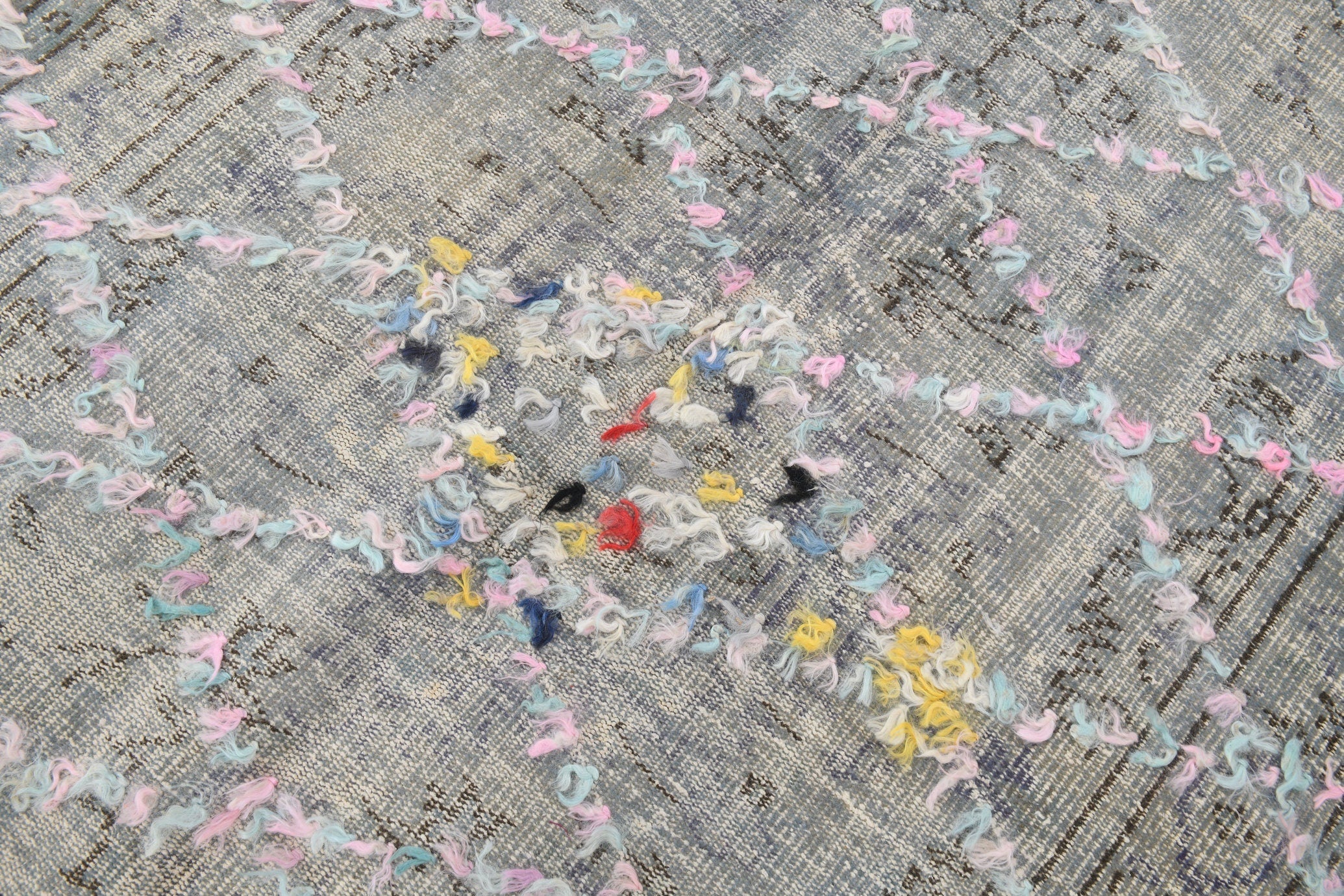 Vintage Rug Pompom 5'1" x 8'3" ft