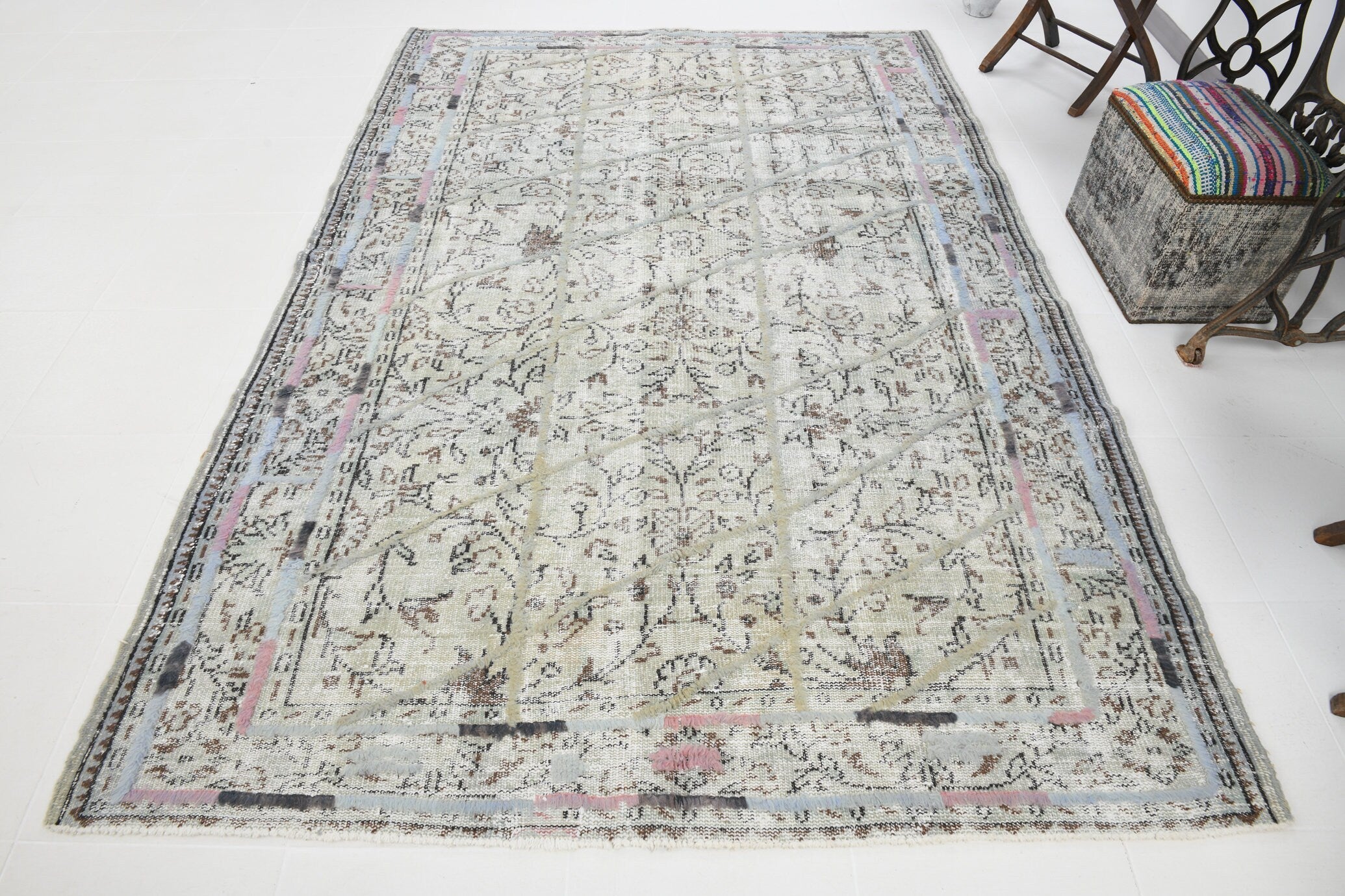 Vintage Rug Pompom 6’1’’ x 9’1’’ ft