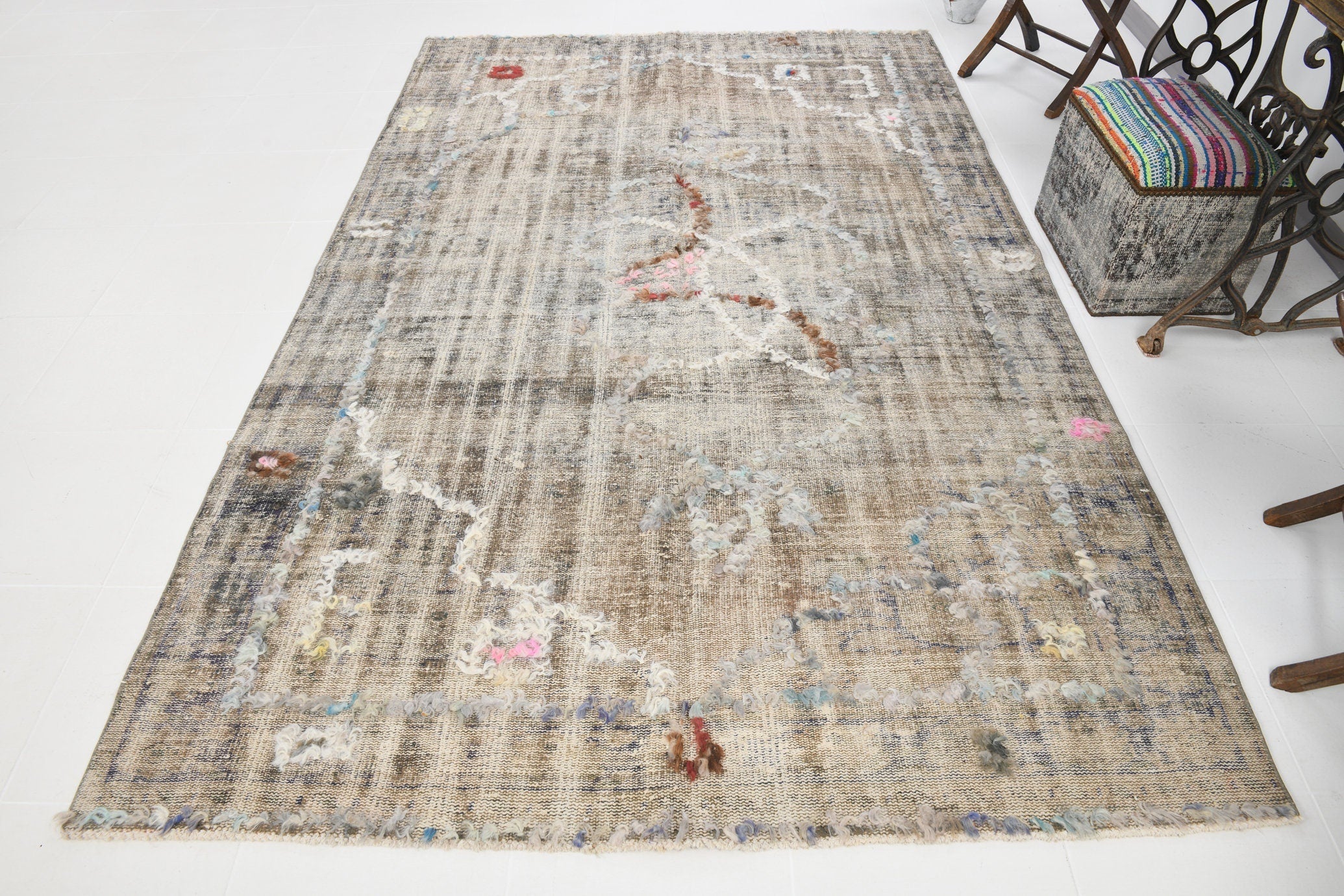 Vintage Rug Pompom 6'1" x 9'5" ft
