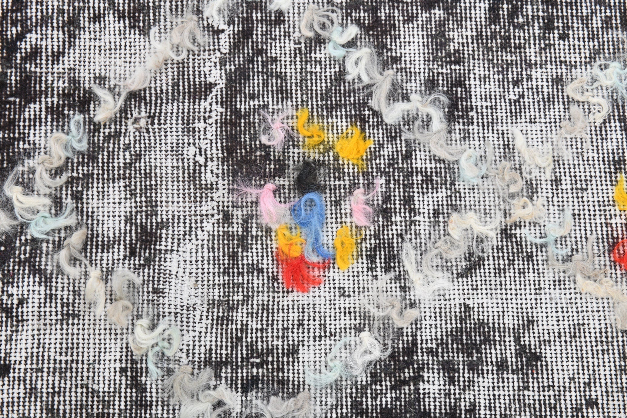 Vintage Rug Pompom 6’8’’ x 9’6’’ ft