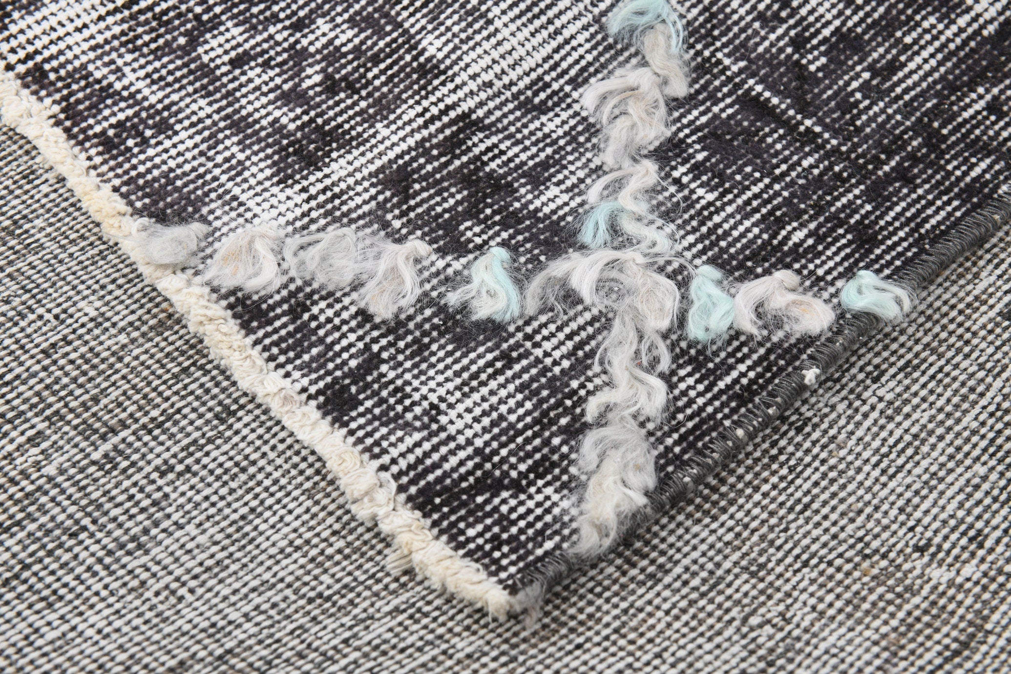 Vintage Rug Pompom 6’8’’ x 9’6’’ ft