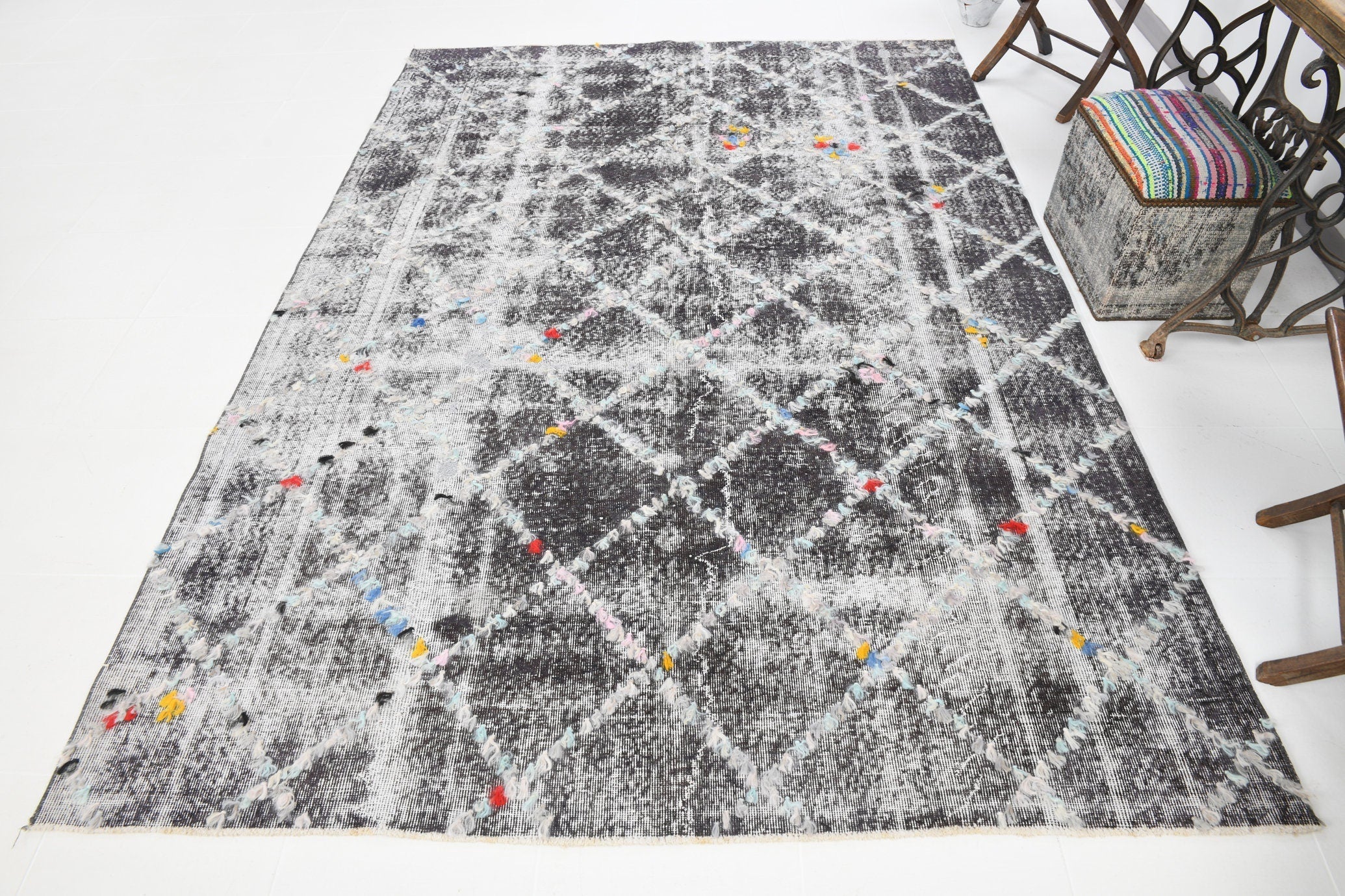 Vintage Rug Pompom 6’8’’ x 9’6’’ ft