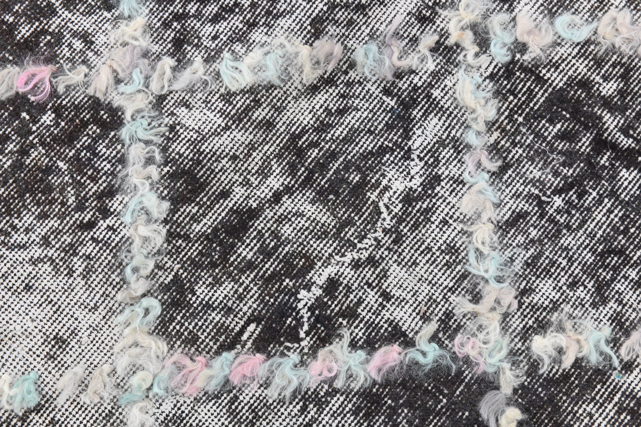 Vintage Rug Pompom 6’8’’ x 9’6’’ ft