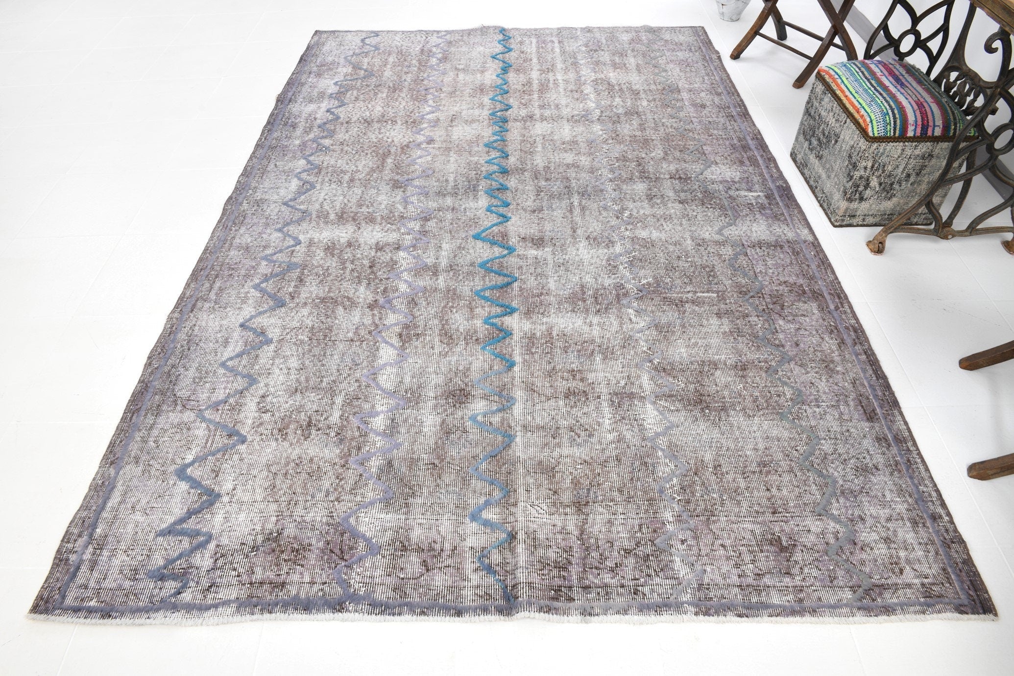 Vintage Rug Pompom 6'9" x 9'11" ft