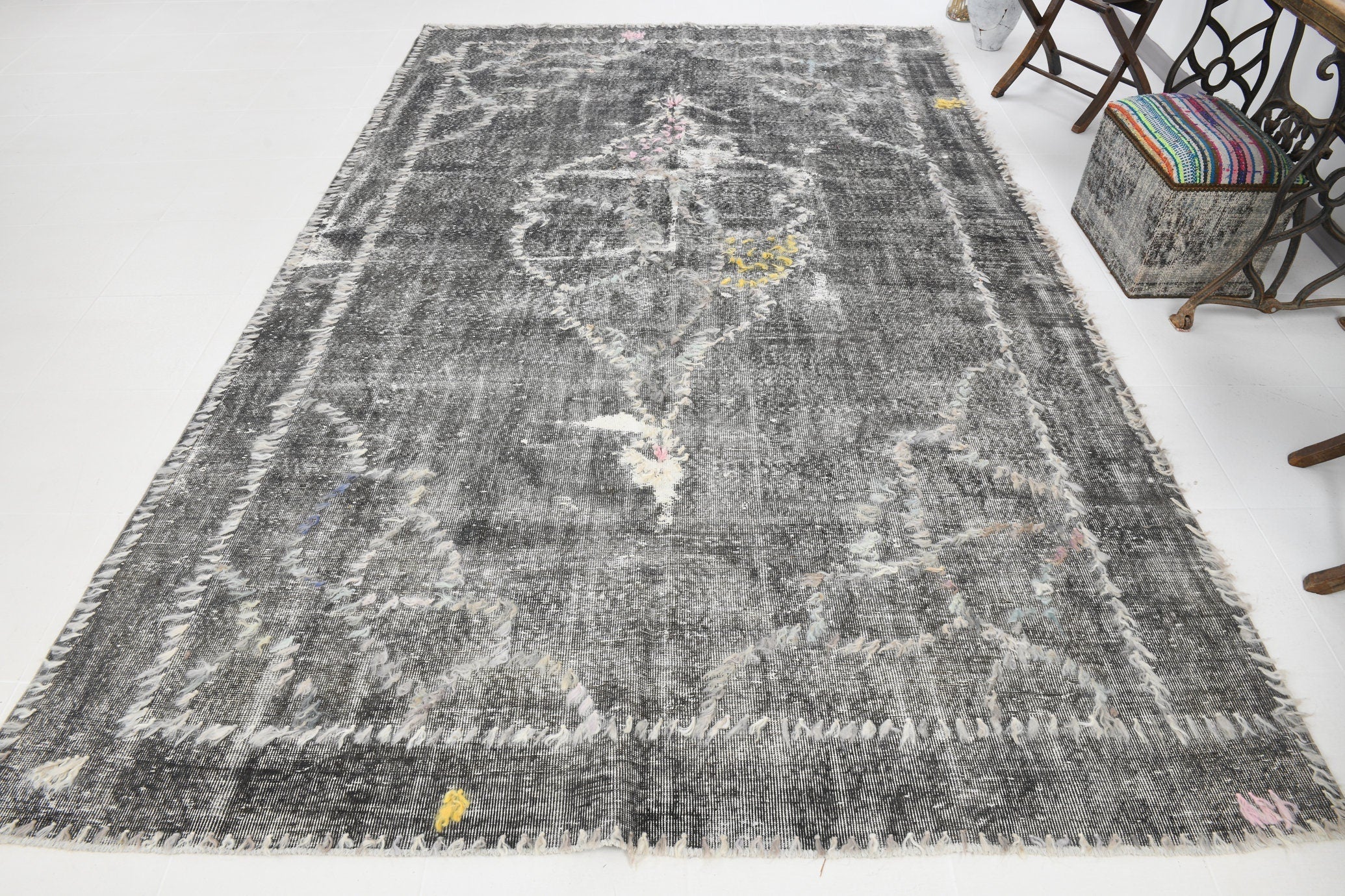 Vintage Rug Pompom 7'3" x 11'7" ft
