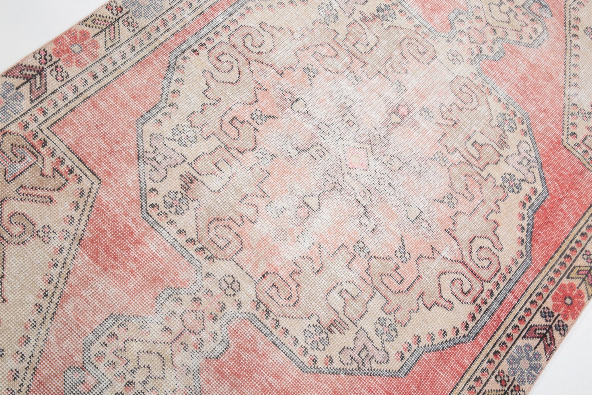 4' x 7' Vintage rug, Bedroom Vintage rug, Cotton Vintage rug, Dorm Vintage rug, Kitchen-Dining Vintage rug, Living Room Vintage rug, Office Vintage rug, Oriental Vintage rug, Red Vintage rug, Rustic-Primitive Vintage rug, Vintage, Wool Vintage rug, Vintage rug