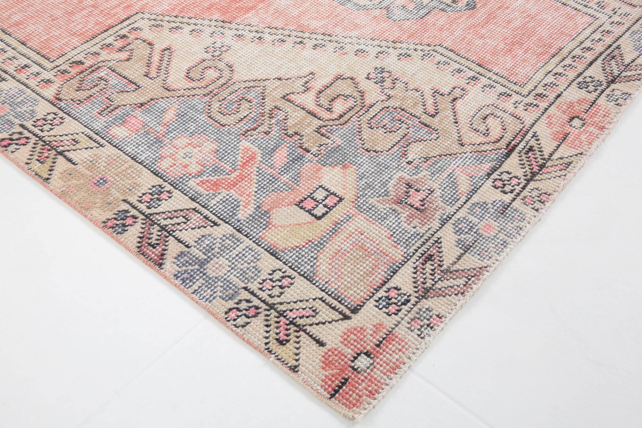 4' x 7' Vintage rug, Bedroom Vintage rug, Cotton Vintage rug, Dorm Vintage rug, Kitchen-Dining Vintage rug, Living Room Vintage rug, Office Vintage rug, Oriental Vintage rug, Red Vintage rug, Rustic-Primitive Vintage rug, Vintage, Wool Vintage rug, Vintage rug