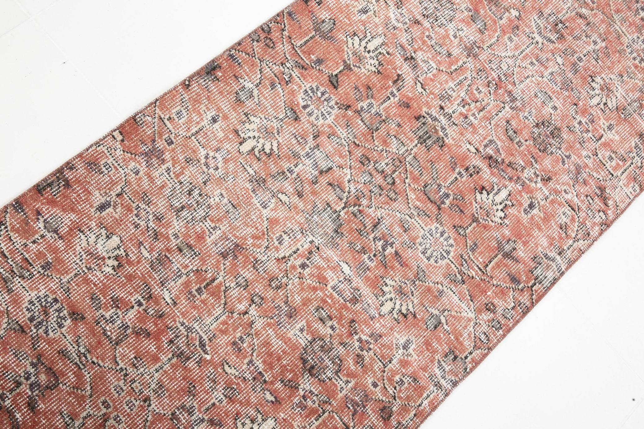2' x 9' Vintage rug, Cotton Vintage rug, Country-Farmhouse Vintage rug, Dorm Vintage rug, Entryway-Hallway Vintage rug, Floral Vintage rug, Kitchen-Dining Vintage rug, Living Room Vintage rug, Office Vintage rug, Red Vintage rug, Vintage Runner, Wool Vintage rug, Vintage rug