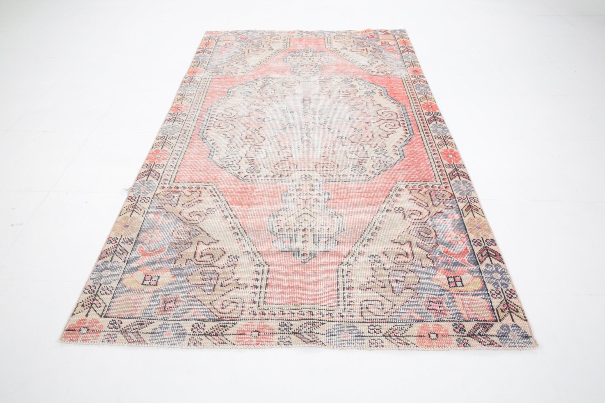 4' x 7' Vintage rug, Bedroom Vintage rug, Cotton Vintage rug, Dorm Vintage rug, Kitchen-Dining Vintage rug, Living Room Vintage rug, Office Vintage rug, Oriental Vintage rug, Red Vintage rug, Rustic-Primitive Vintage rug, Vintage, Wool Vintage rug, Vintage rug