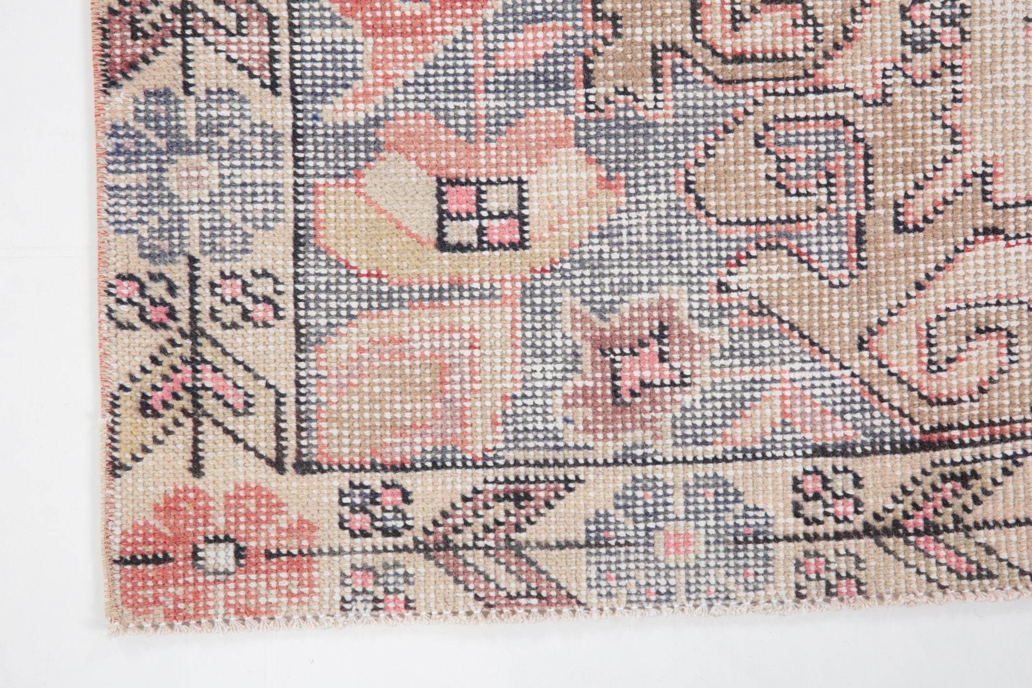 4' x 7' Vintage rug, Bedroom Vintage rug, Cotton Vintage rug, Dorm Vintage rug, Kitchen-Dining Vintage rug, Living Room Vintage rug, Office Vintage rug, Oriental Vintage rug, Red Vintage rug, Rustic-Primitive Vintage rug, Vintage, Wool Vintage rug, Vintage rug