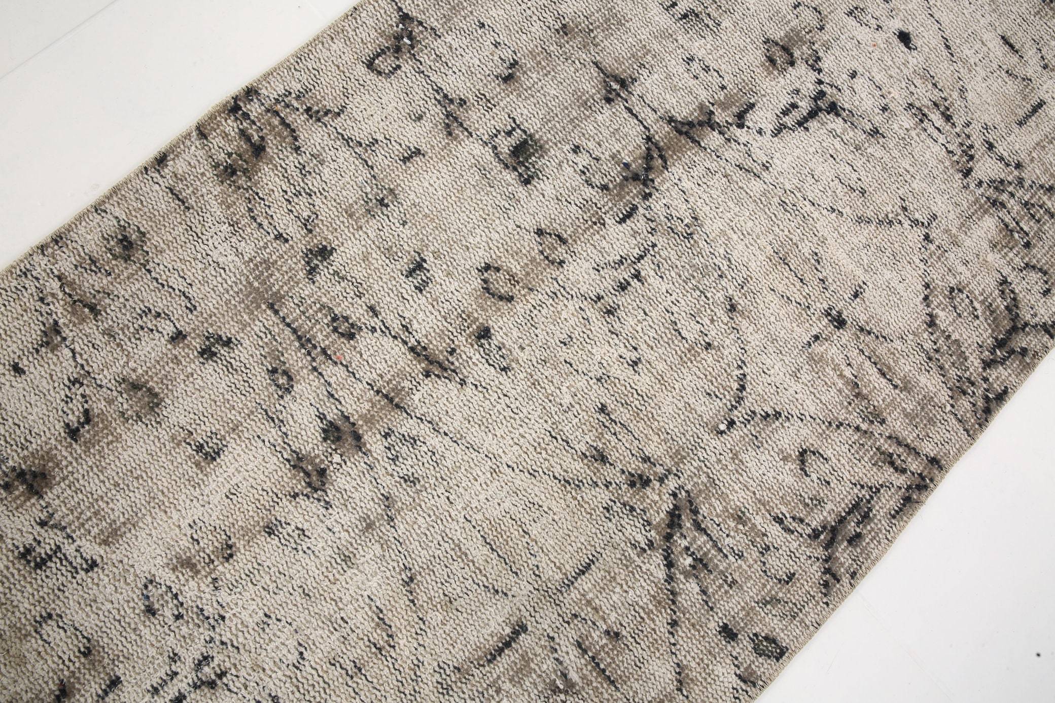 2' x 9' Vintage rug, Black-Gray Vintage rug, Cotton Vintage rug, Dorm Vintage rug, Entryway-Hallway Vintage rug, Kids Vintage rug, Living Room Vintage rug, Office Vintage rug, Plants-Trees Vintage rug, Retro Vintage rug, Vintage Runner, Wool Vintage rug, Vintage rug
