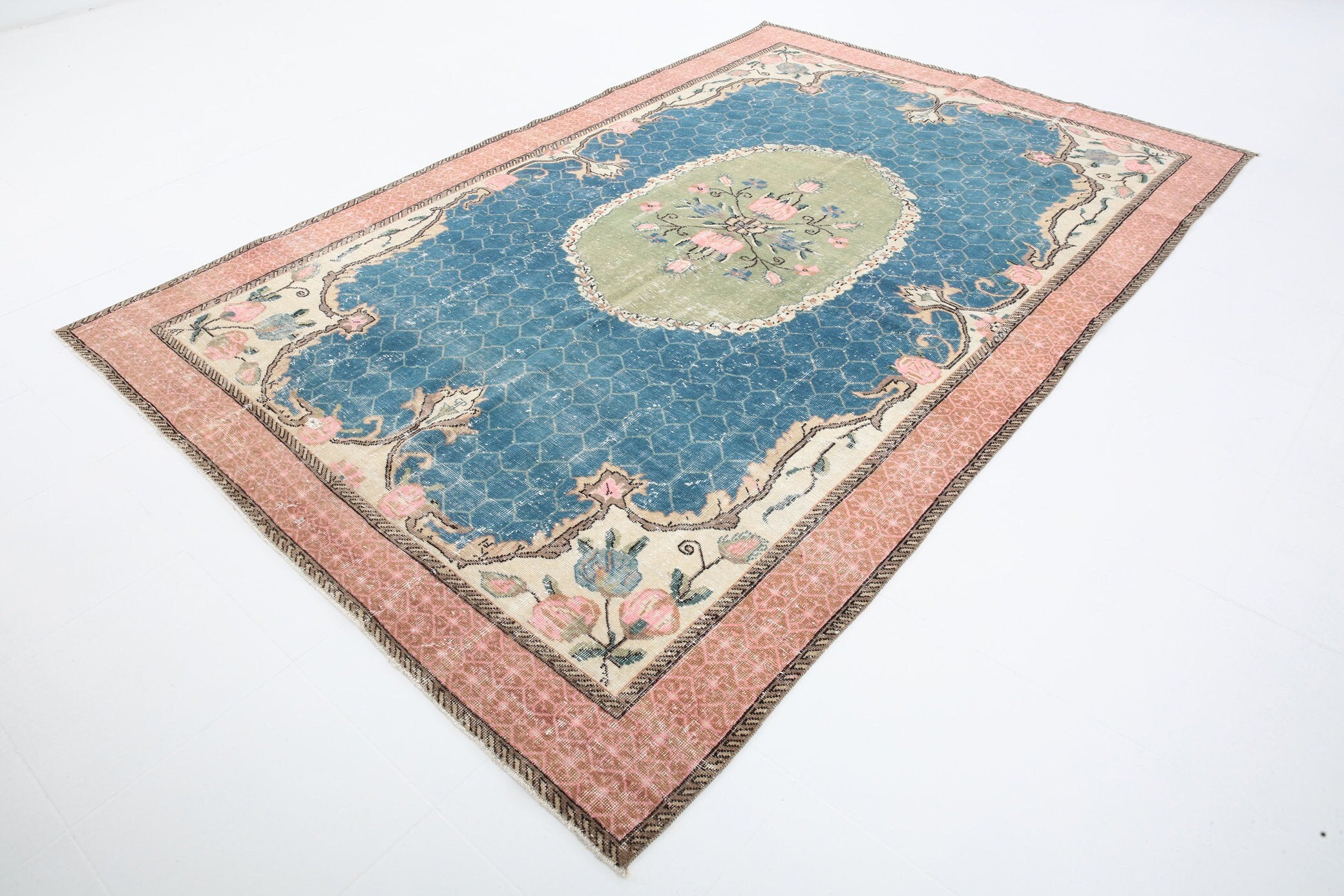 6' x 10' Vintage rug, Bedroom Vintage rug, Blue Vintage rug, Bohemian-Eclectic Vintage rug, Cotton Vintage rug, Floral Vintage rug, Kitchen-Dining Vintage rug, Living Room Vintage rug, Nursery Vintage rug, Office Vintage rug, Vintage, Wool Vintage rug, Vintage rug