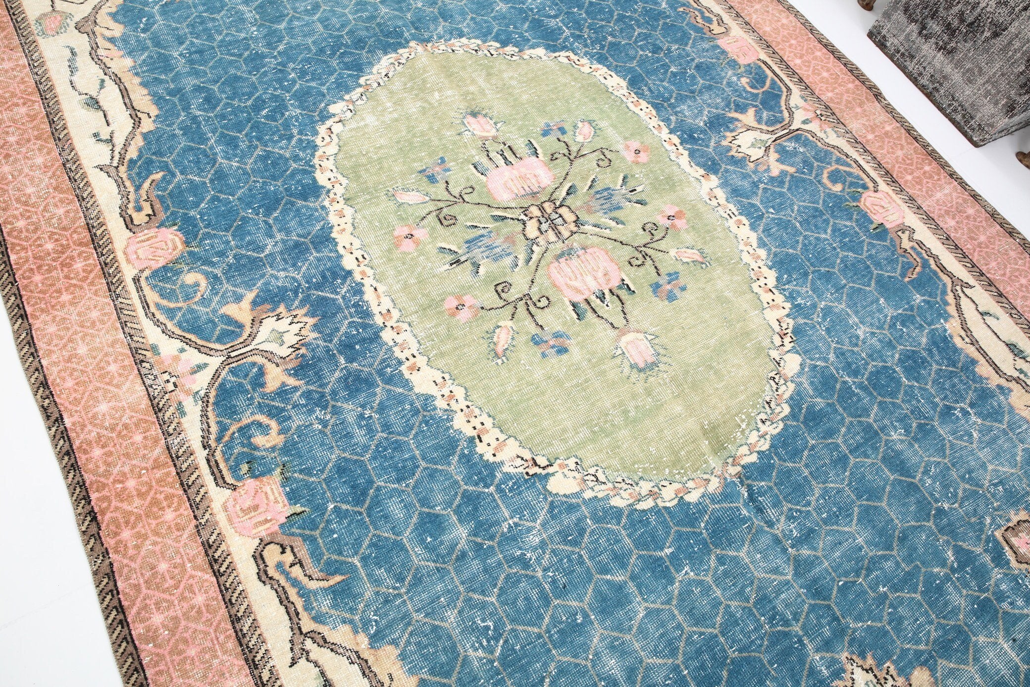 6' x 10' Vintage rug, Bedroom Vintage rug, Blue Vintage rug, Bohemian-Eclectic Vintage rug, Cotton Vintage rug, Floral Vintage rug, Kitchen-Dining Vintage rug, Living Room Vintage rug, Nursery Vintage rug, Office Vintage rug, Vintage, Wool Vintage rug, Vintage rug