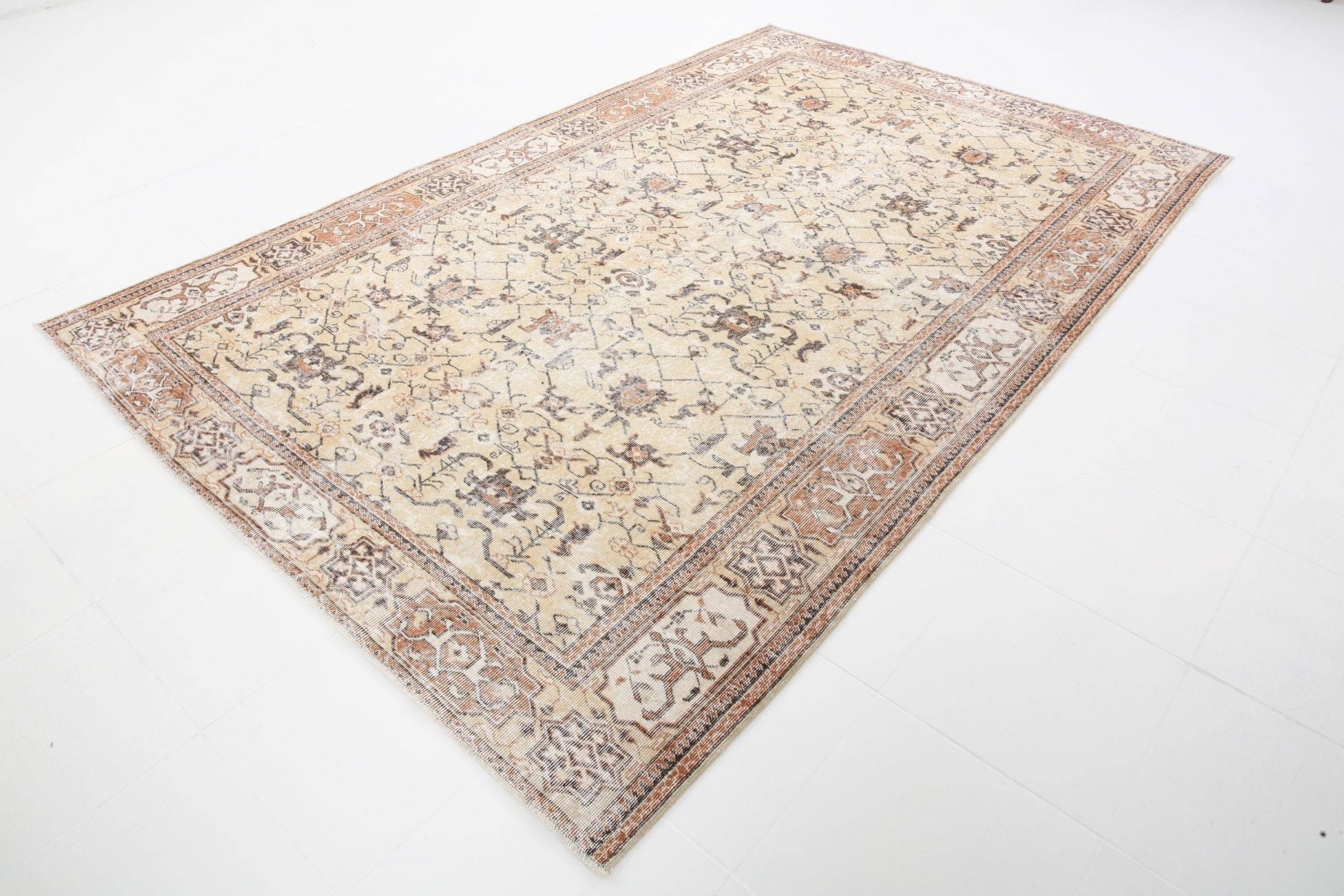 6' x 10' Vintage rug, Abstract Vintage rug, Bedroom Vintage rug, Bohemian-Eclectic Vintage rug, Cotton Vintage rug, Kitchen-Dining Vintage rug, Laundry Vintage rug, Living Room Vintage rug, Office Vintage rug, Tan-Ivory Vintage rug, Vintage, Wool Vintage rug, Vintage rug
