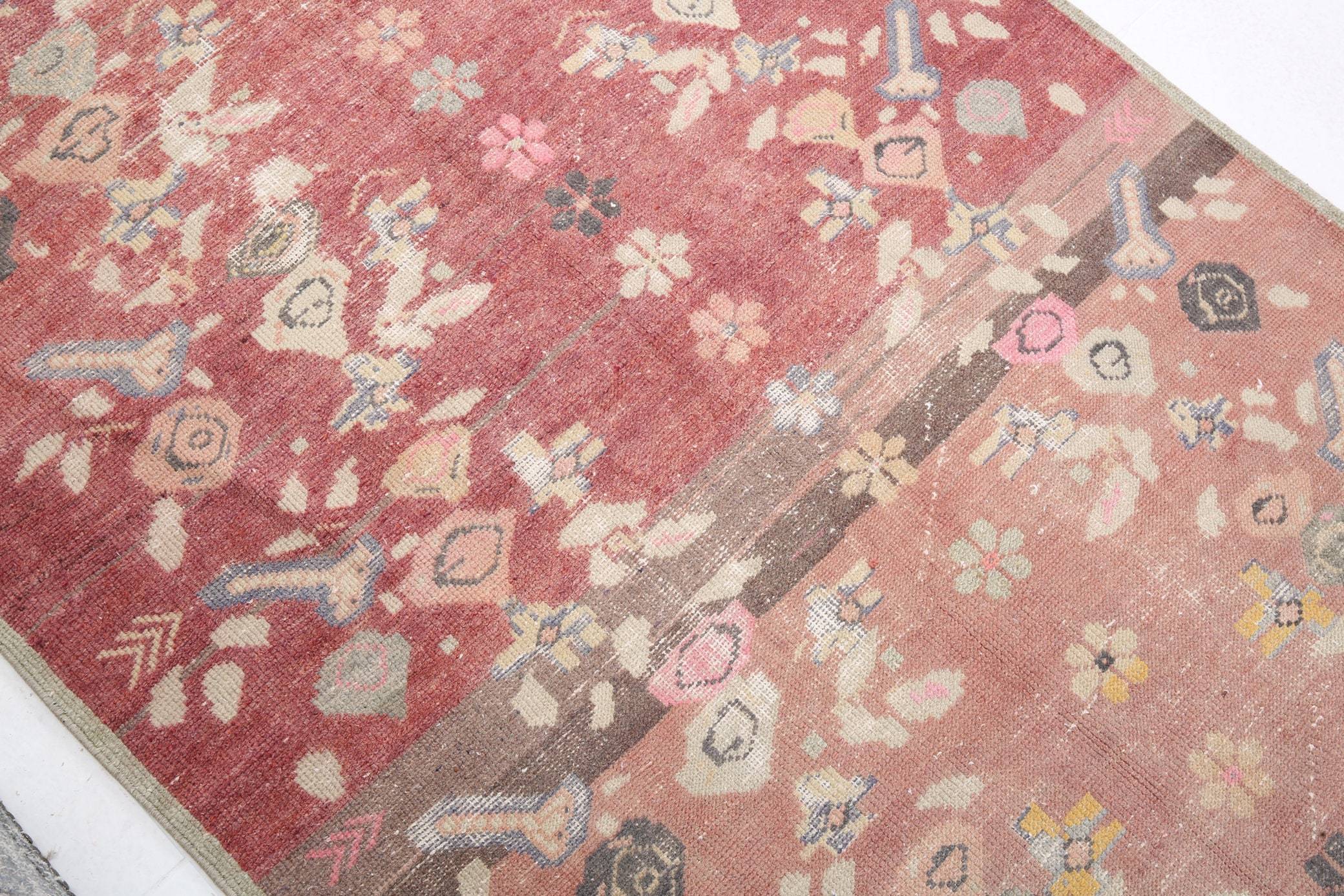 4' x 7' Vintage rug, Cotton Vintage rug, Dorm Vintage rug, Floral Vintage rug, Kids Vintage rug, Kitchen-Dining Vintage rug, Living Room Vintage rug, Office Vintage rug, Red Vintage rug, Retro Vintage rug, Vintage, Wool Vintage rug, Vintage rug