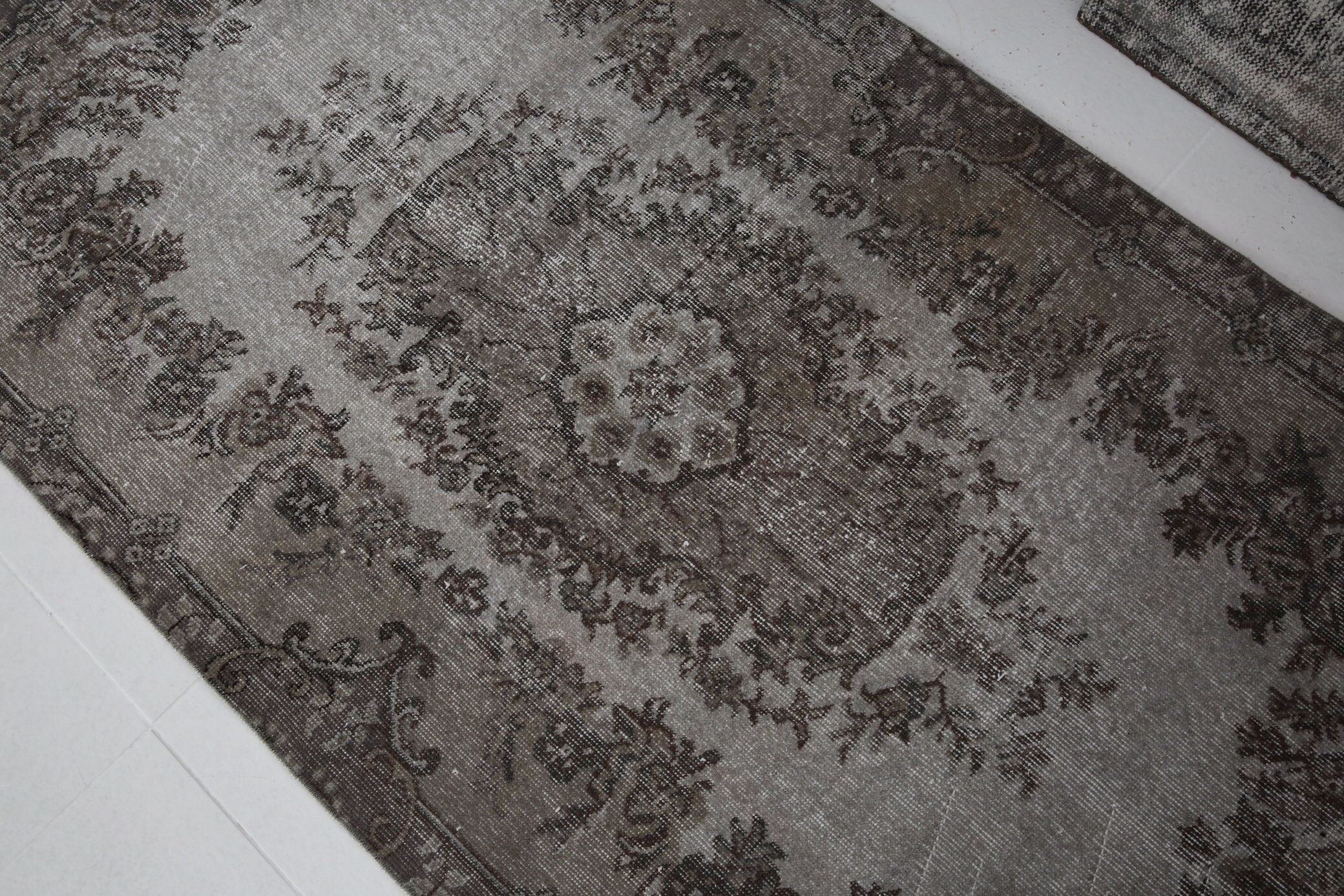 3' x 7' Vintage rug, Bedroom Vintage rug, Black-Gray Vintage rug, Bohemian-Eclectic Vintage rug, Cotton Vintage rug, Dorm Vintage rug, Floral Vintage rug, Kitchen-Dining Vintage rug, Living Room Vintage rug, Office Vintage rug, Vintage, Wool Vintage rug, Vintage rug