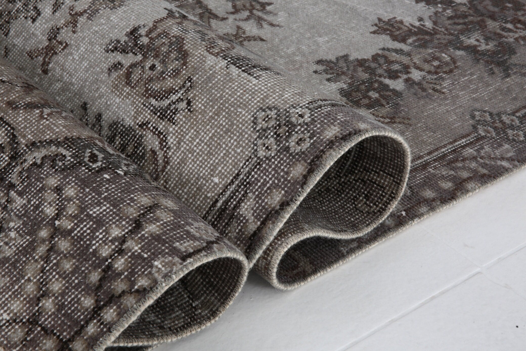 3' x 7' Vintage rug, Bedroom Vintage rug, Black-Gray Vintage rug, Bohemian-Eclectic Vintage rug, Cotton Vintage rug, Dorm Vintage rug, Floral Vintage rug, Kitchen-Dining Vintage rug, Living Room Vintage rug, Office Vintage rug, Vintage, Wool Vintage rug, Vintage rug
