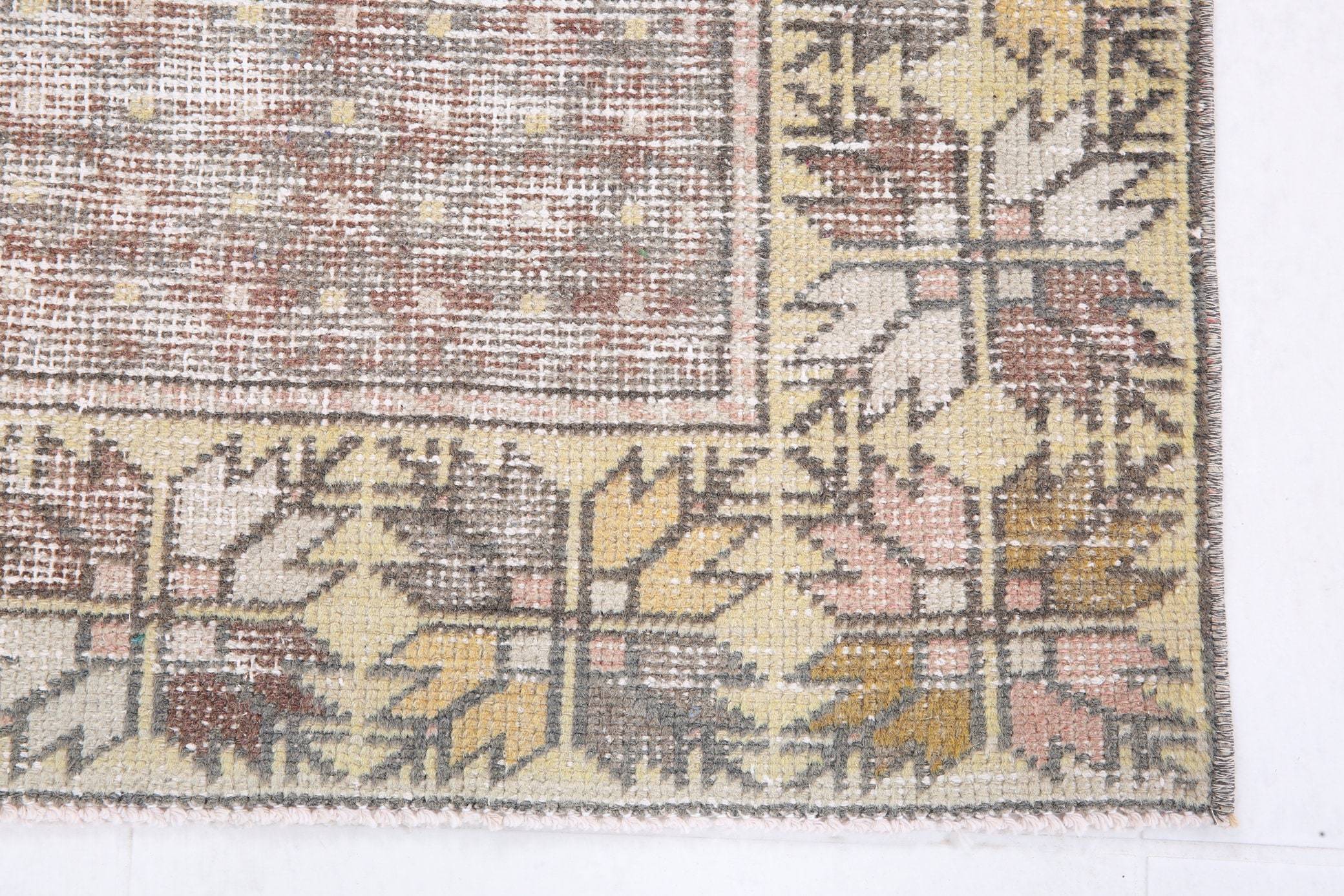 4' x 8' Vintage rug, Cotton Vintage rug, Entryway-Hallway Vintage rug, Geometric Vintage rug, Kitchen-Dining Vintage rug, Living Room Vintage rug, Nursery Vintage rug, Office Vintage rug, Pink Vintage rug, Retro Vintage rug, Vintage, Wool Vintage rug, Vintage rug