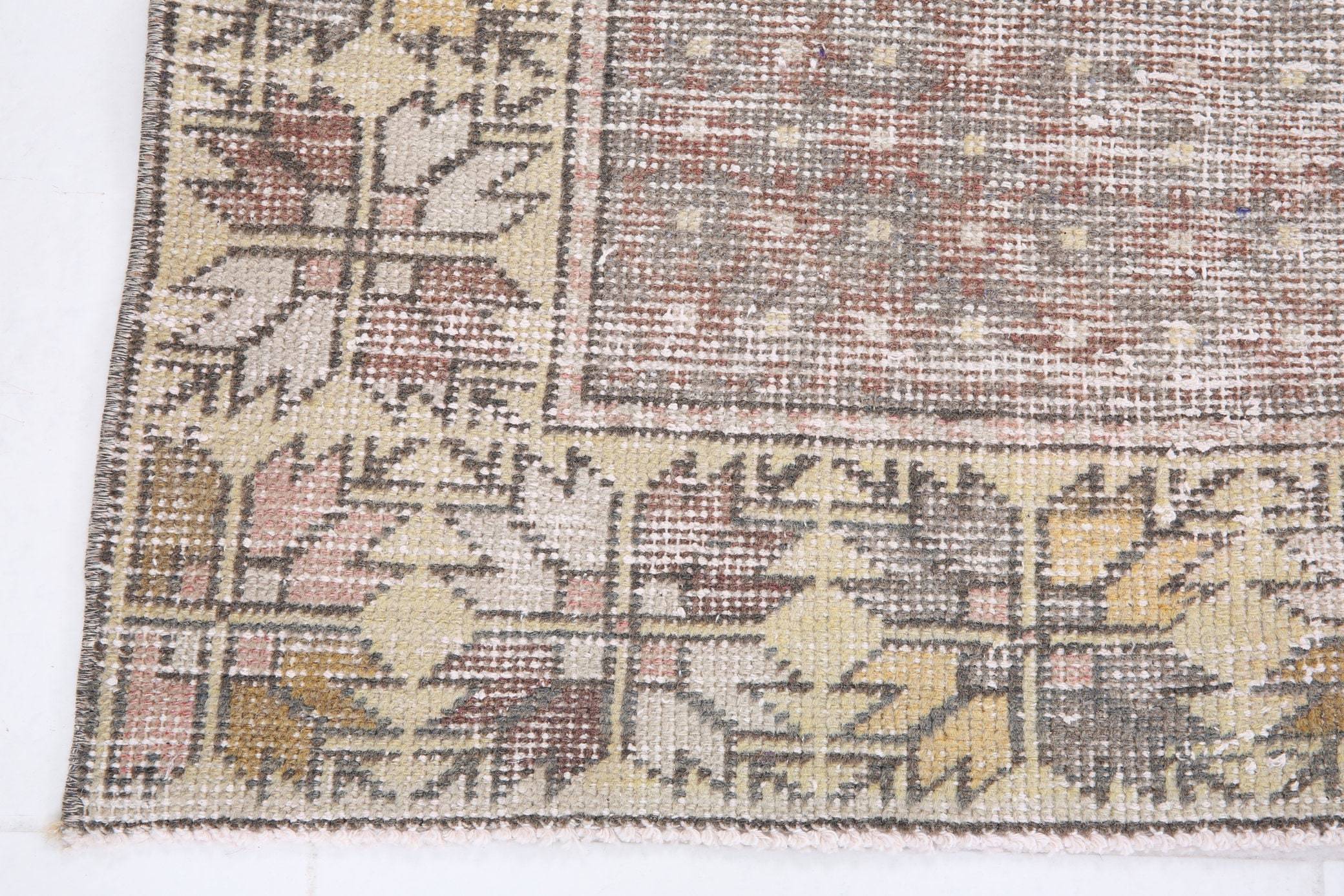 4' x 8' Vintage rug, Cotton Vintage rug, Entryway-Hallway Vintage rug, Geometric Vintage rug, Kitchen-Dining Vintage rug, Living Room Vintage rug, Nursery Vintage rug, Office Vintage rug, Pink Vintage rug, Retro Vintage rug, Vintage, Wool Vintage rug, Vintage rug