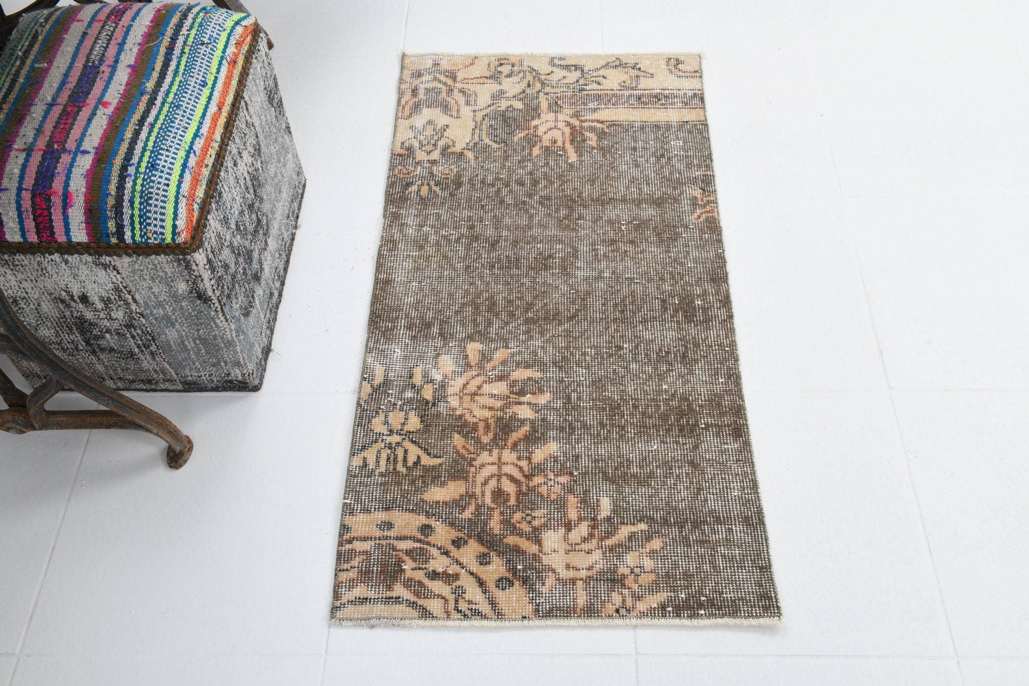 1' x 3' Vintage rug, Bathroom Vintage rug, Brown Vintage rug, Contemporary Vintage rug, Cotton Vintage rug, Entryway-Hallway Vintage rug, Floral Vintage rug, Laundry Vintage rug, Office Vintage rug, Patio-Outdoor Vintage rug, Vintage Runner, Wool Vintage rug, Vintage rug