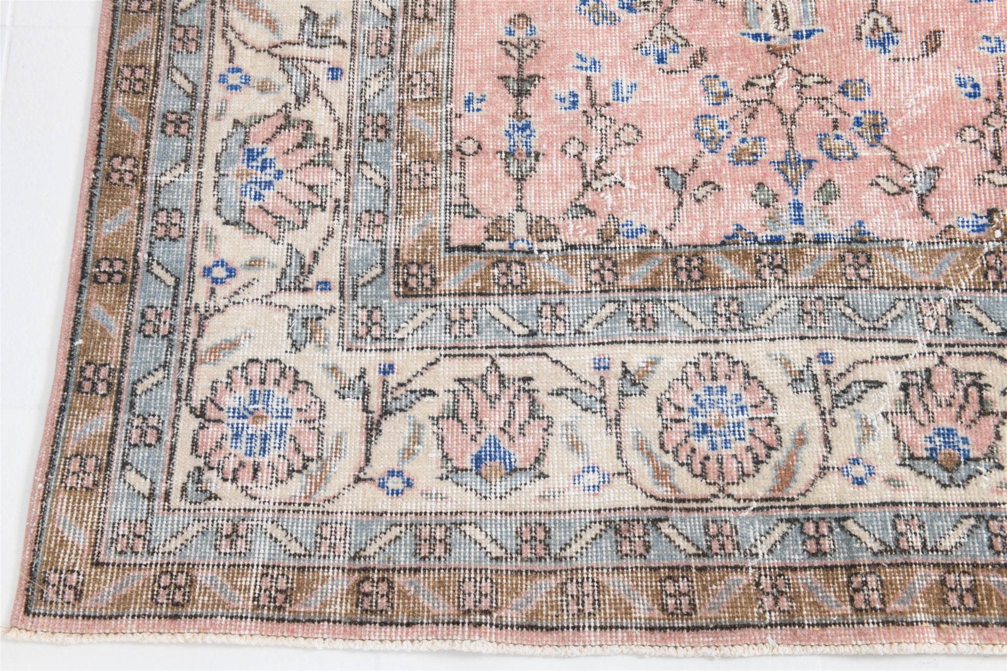 8' x 11' Vintage rug, Cotton Vintage rug, Dorm Vintage rug, Floral Vintage rug, Kids Vintage rug, Living Room Vintage rug, Nursery Vintage rug, Office Vintage rug, Pink Vintage rug, Rustic-Primitive Vintage rug, Vintage, Wool Vintage rug, Vintage rug